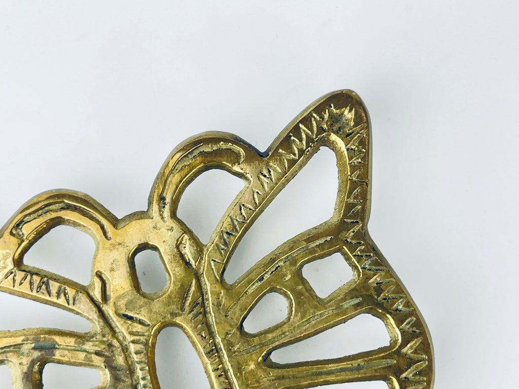 Product image for 'vintage brass butterfly trivet hot pot plate holder table saver attractive aged metal patina' (view a3b4a6)
