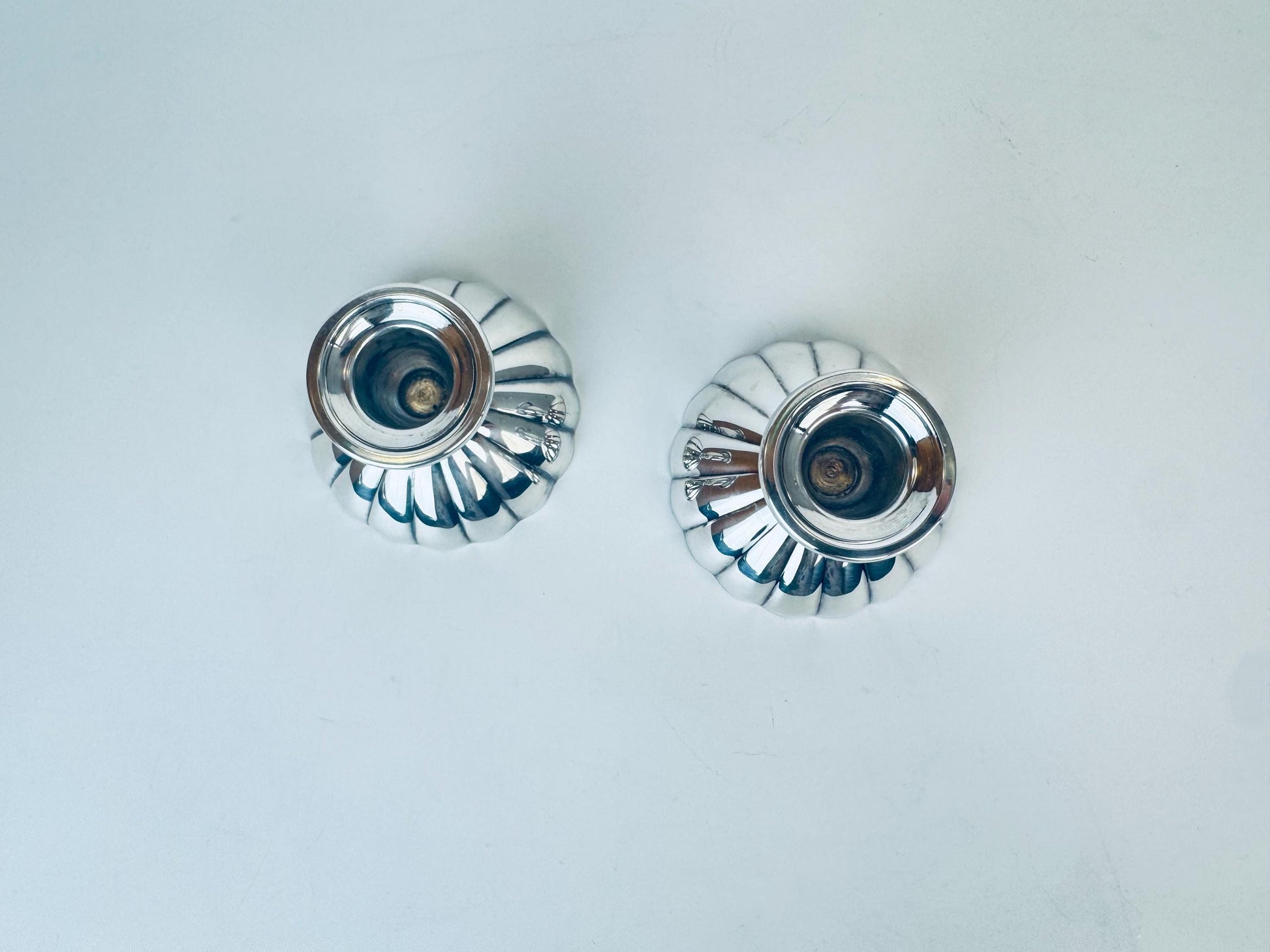 Product image for 'vintage oneida silver plated copper candlestick holders set of two' (view 52ca97)