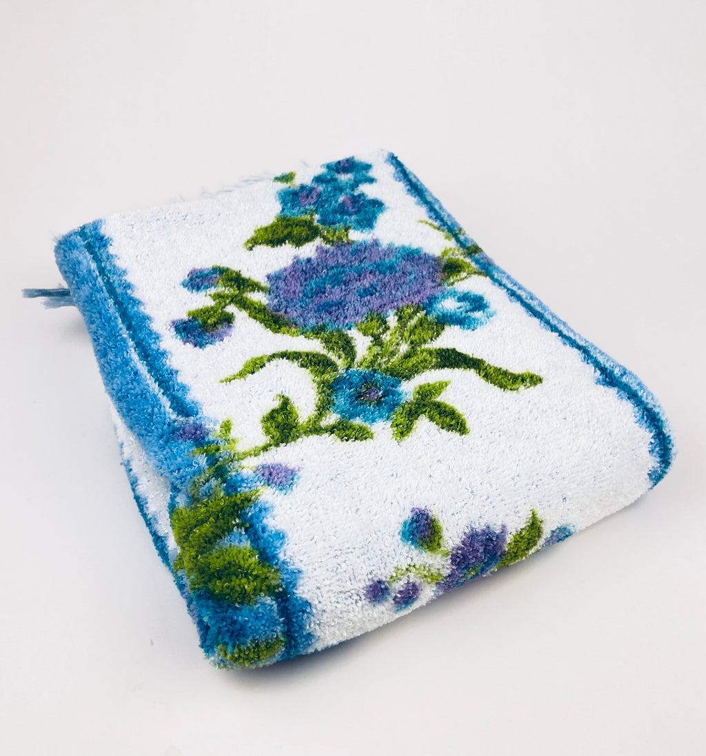 Product image for 'vintage blue floral fringe bath towel 1' (view 8d6d75)