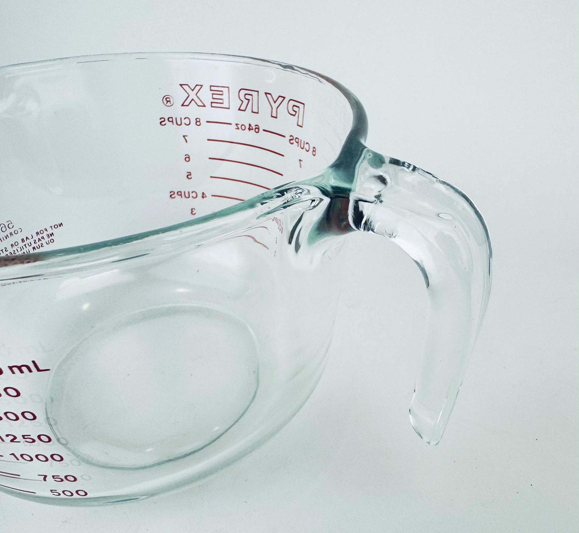 Product image for 'vintage red pyrex glass measuring cup 565 8 cups 2 litre metric imperial made in usa' (view 471018)