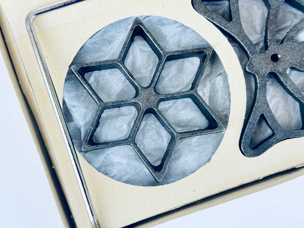 Product image for 'vintage cast iron cook waffle mold press dessert making utensil made in germany by hs waffelbackerei' (view 9e3652)