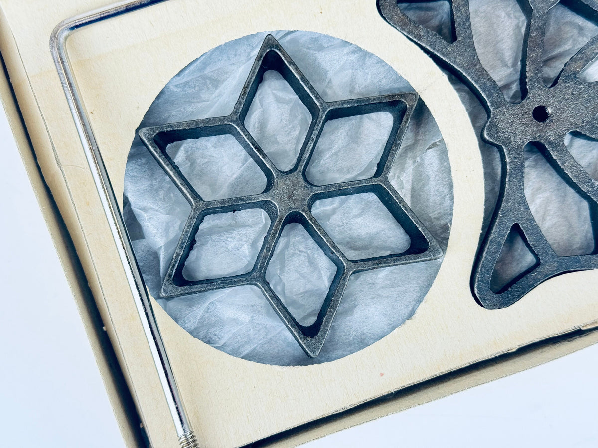 Product image for 'vintage cast iron cook waffle mold press dessert making utensil made in germany by hs waffelbackerei' (view 9e3652)