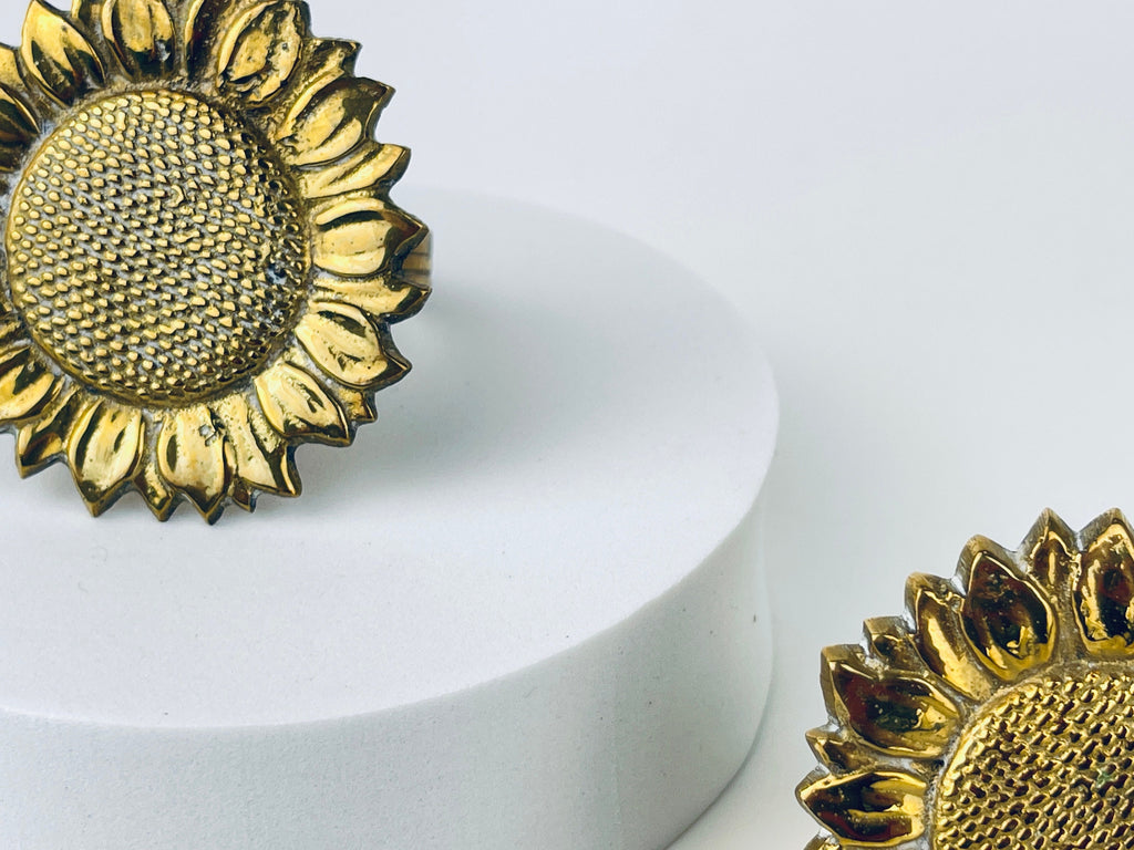 Product image for 'vintage brass sunflower napkin ring holders set of two 2 attractive aged patina' (view 28eac4)