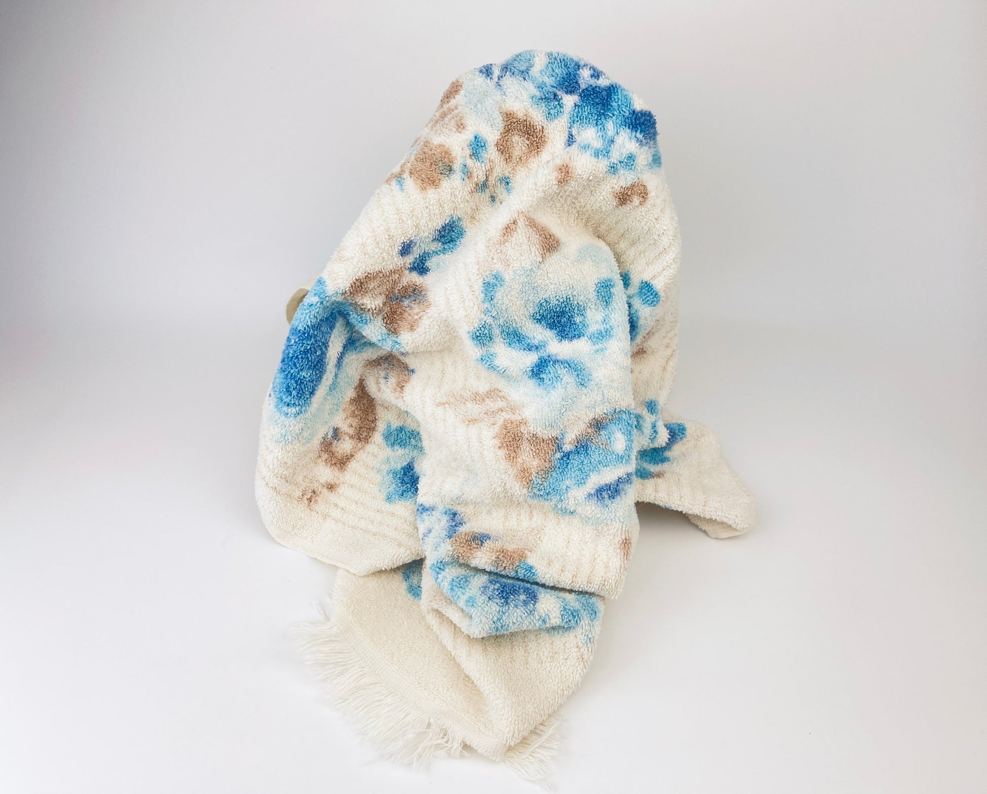 Product image for 'vintage blue floral fringe bath towel' (view 68fee5)