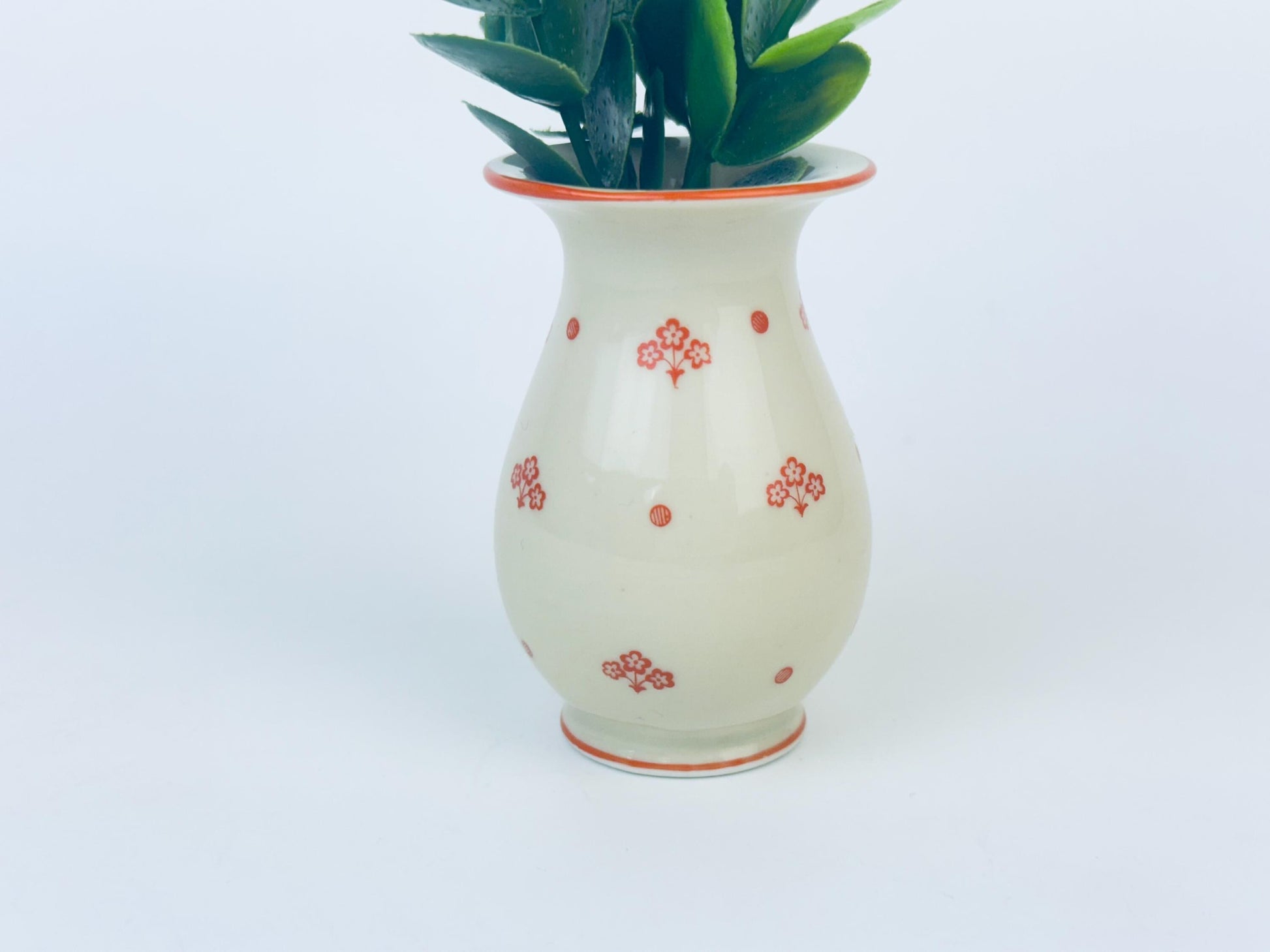 Product image for 'vintage bavaria mini beige red floral ceramic bud vase made in germany us zone jaeger co' (view 1bf18b)