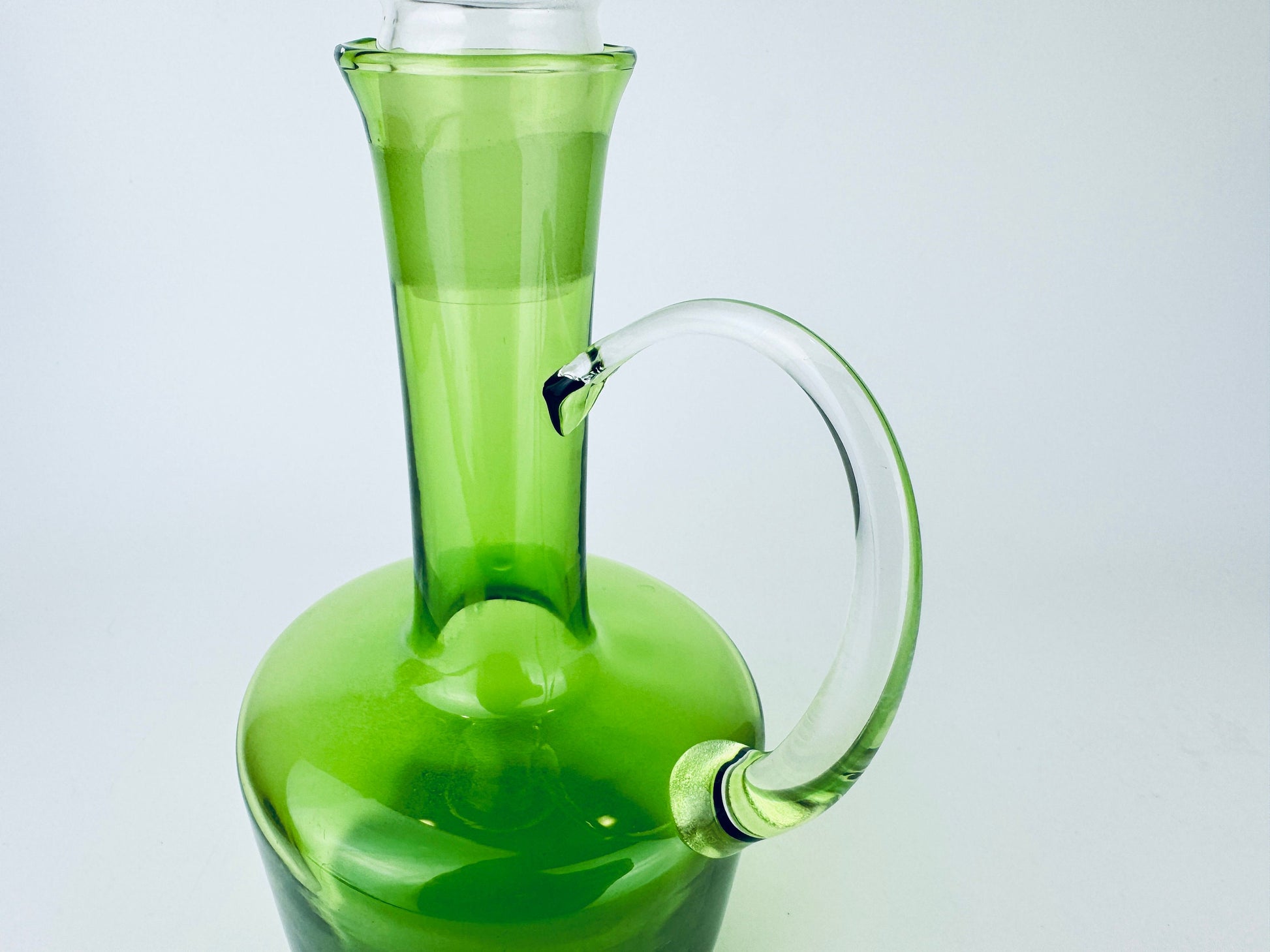 Product image for 'vintage mid mod bright green clear glass decanter pitcher barware gift' (view 8c23bf)