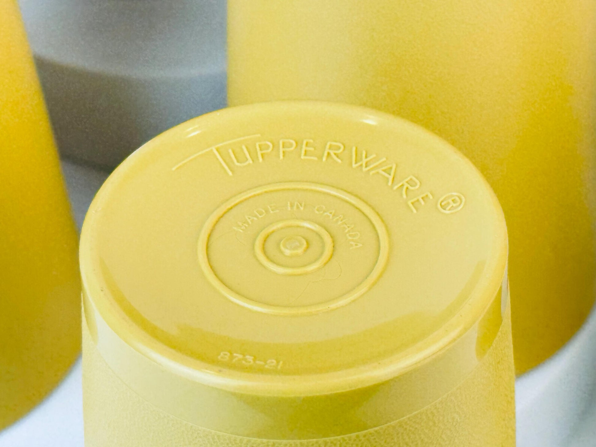 Product image for 'vintage golden harvest plastic tupperware cups set of six 6 made in canada' (view 059749)