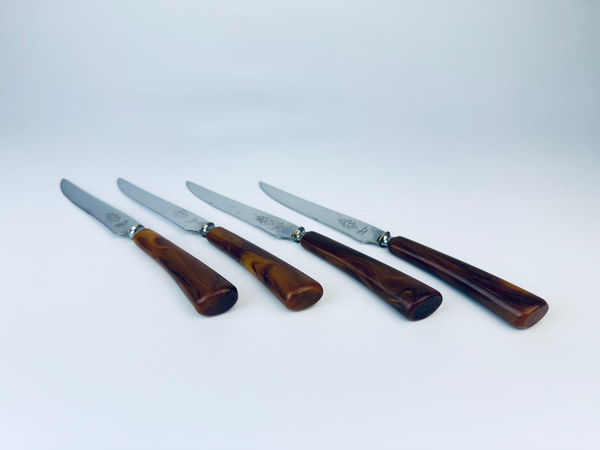Product image for 'vintage gh glo hill serrated knife set stainless steel bakelite handle set set of four 4' (view c7efb3)