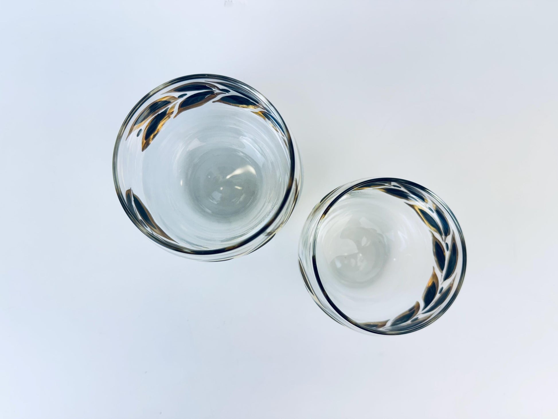 Product image for 'vintage federal glass gold laurel leaf roly poly glasses set of two 2' (view 9a1ad0)