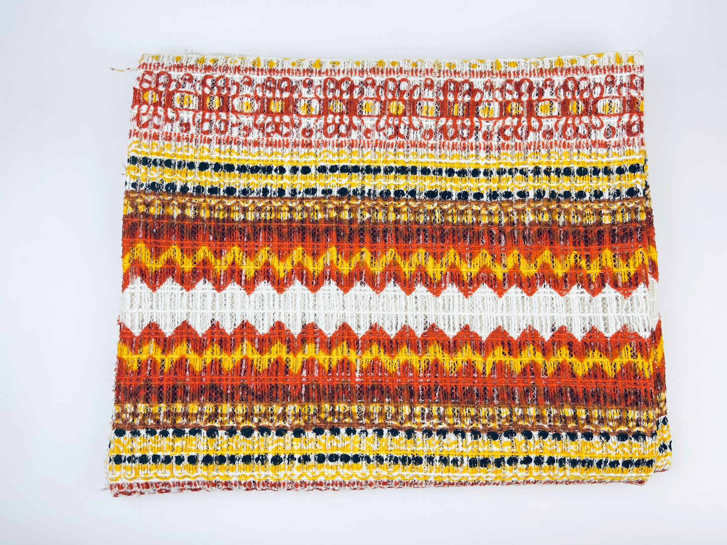 Product image for 'vintage groovy daisy flower power thick woven cotton polyester blend fabric' (view 9b5fb1)