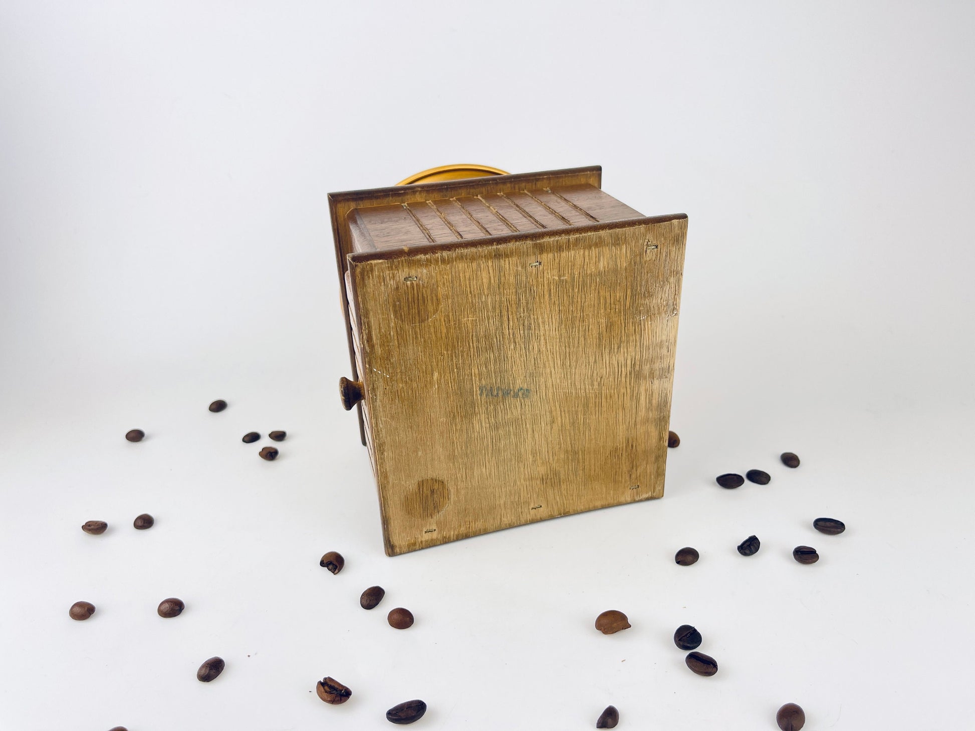 Product image for 'vintage manual coffee grinder wood metal made in taiwan' (view e48b85)