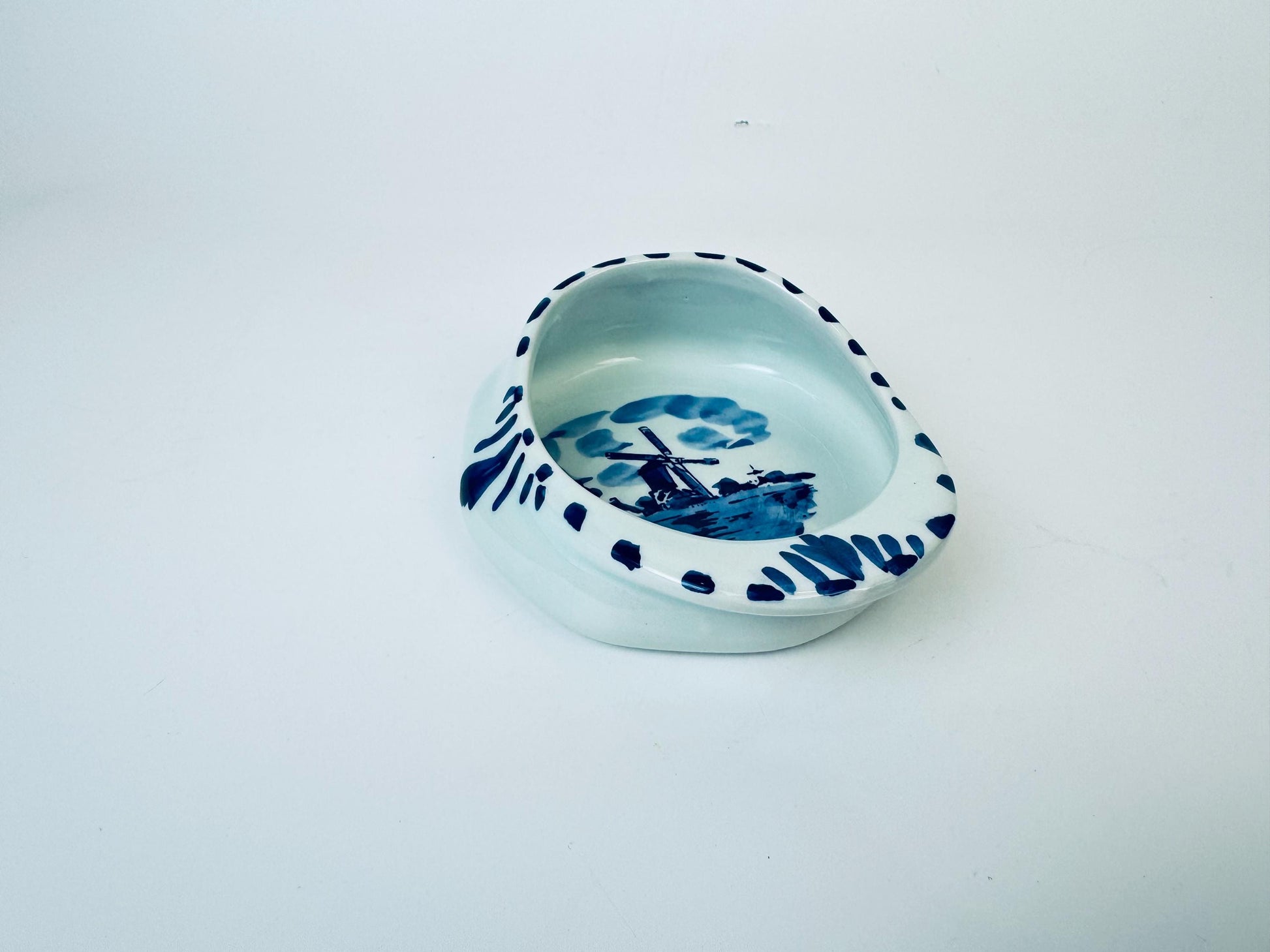 Product image for 'vintage hand painted delft blue trinket dish holland windmill pattern' (view 728fce)
