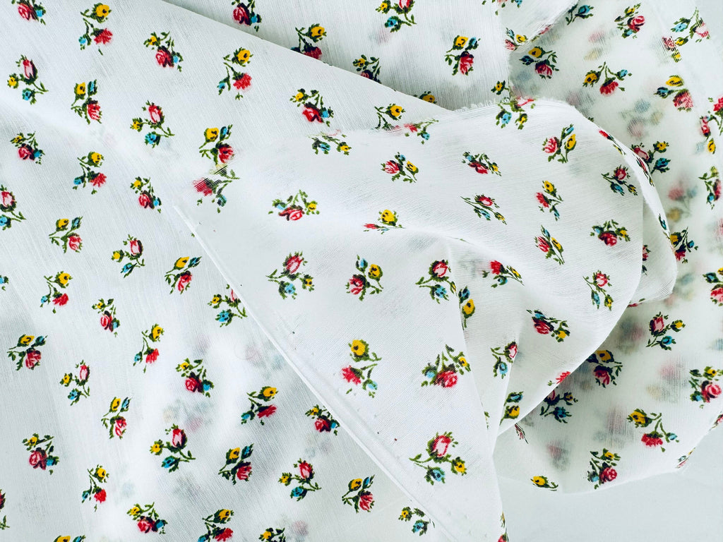 Product image for 'vintage floral bouquet print semi sheer polyester fabric material 45 x 106' (view 38881c)