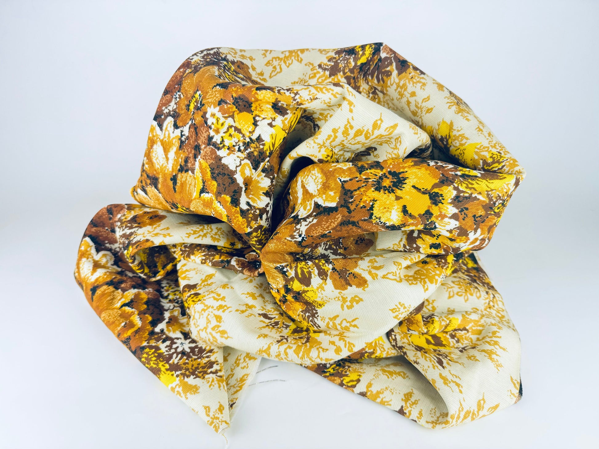 Product image for 'vintage grandmas couch large print floral beige brown fabric material 43 x 150' (view eefb7a)