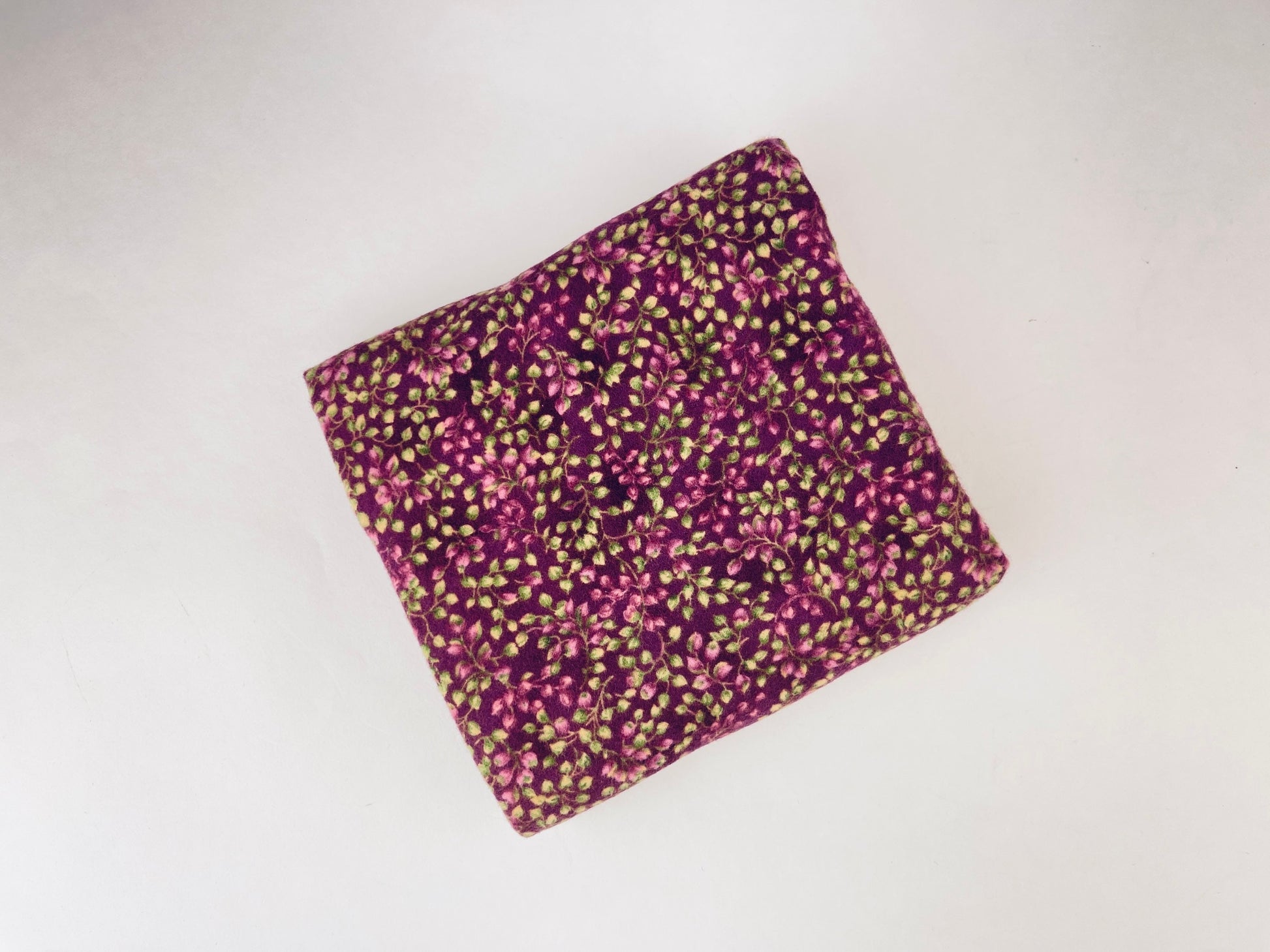 Product image for 'vintage soft purple pink floral pattern fabric 39 x 41' (view a7c4ca)