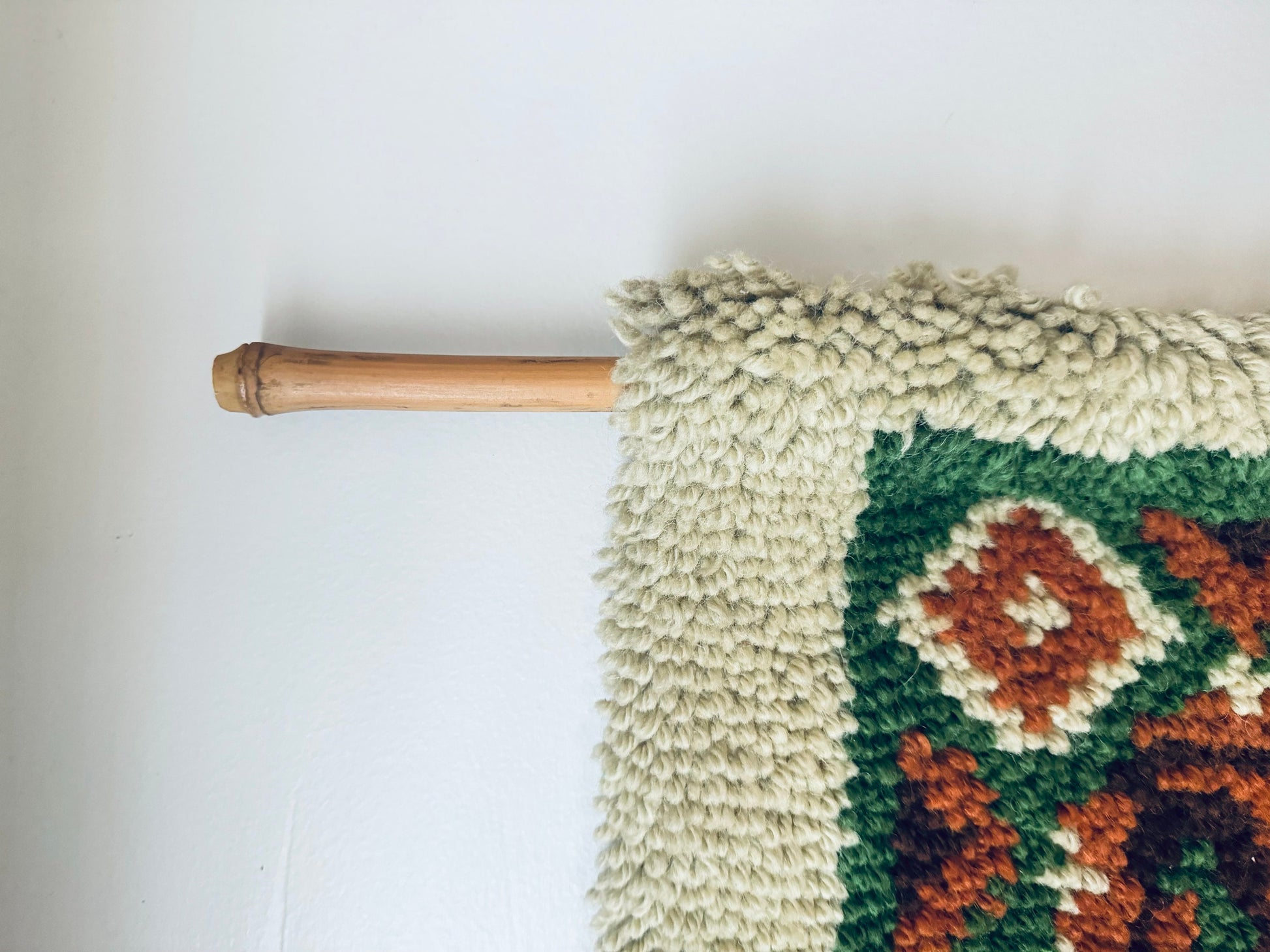 Product image for 'vintage handmade geometric latch hook tapestry wall hanging 30 x 43' (view 12ed70)
