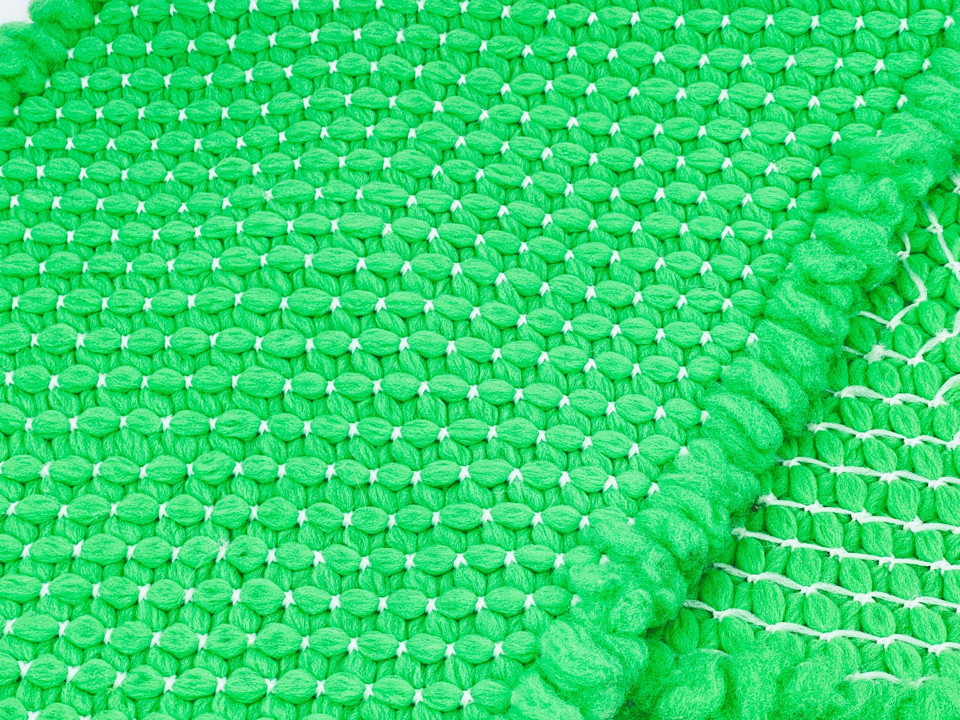 Product image for 'vintage green woven fringe table runner 11 x 30' (view de8584)