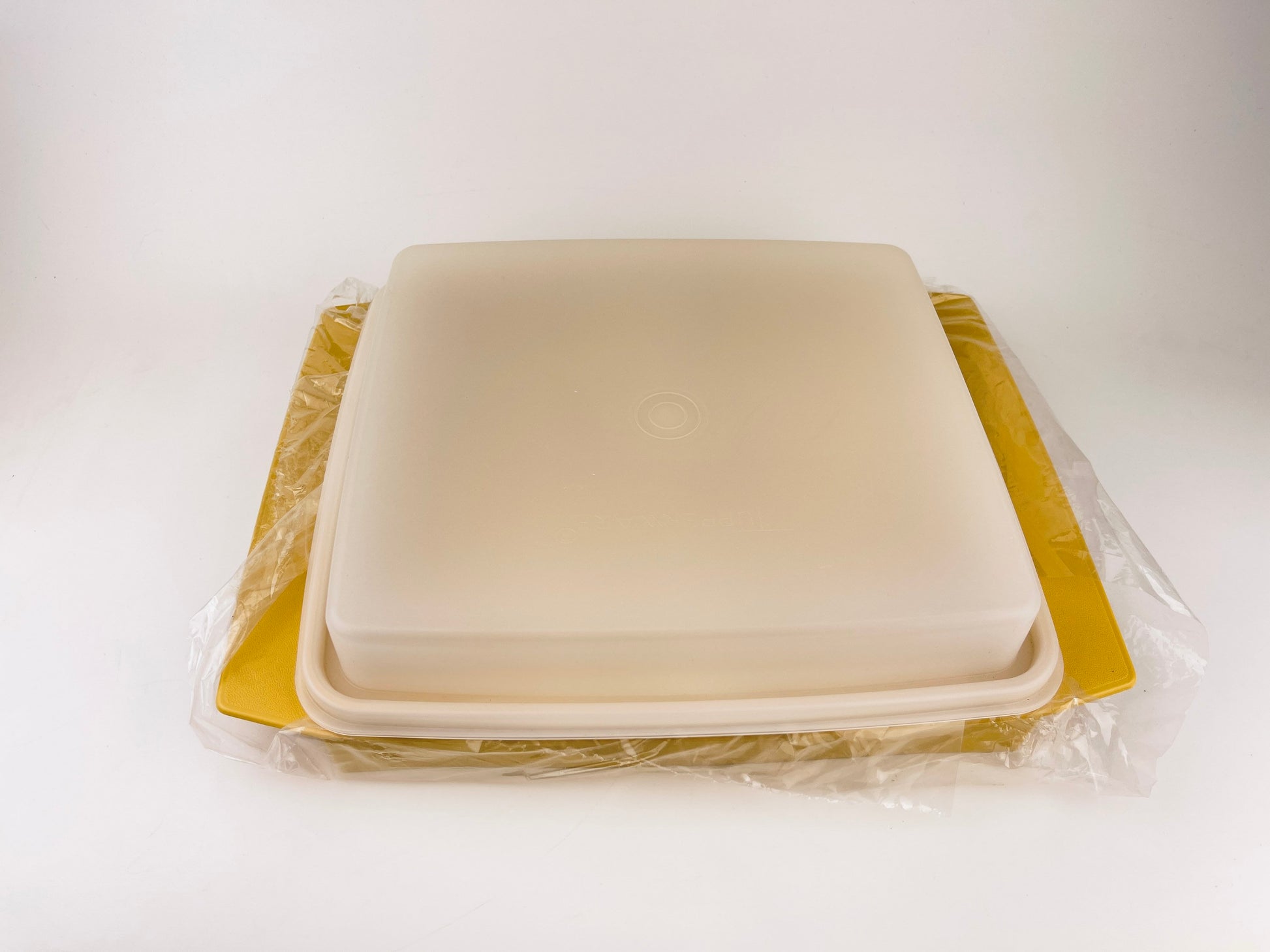 Product image for 'vintage tupperware divided container egg holder harvest gold made in canada new old stock nos' (view 72e978)