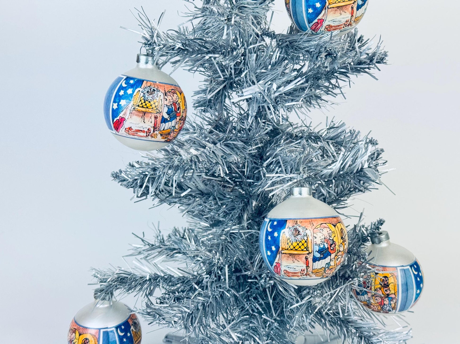 Product image for 'vintage cute carolling mice silver glass christmas tree ornaments set of five 5 made in canada by doubl glo noma' (view acb13b)