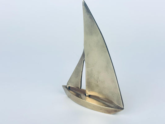 Product image for 'vintage mid century solid brass sailboat figurine 1960s nautical home decor' (view d5fcb3)