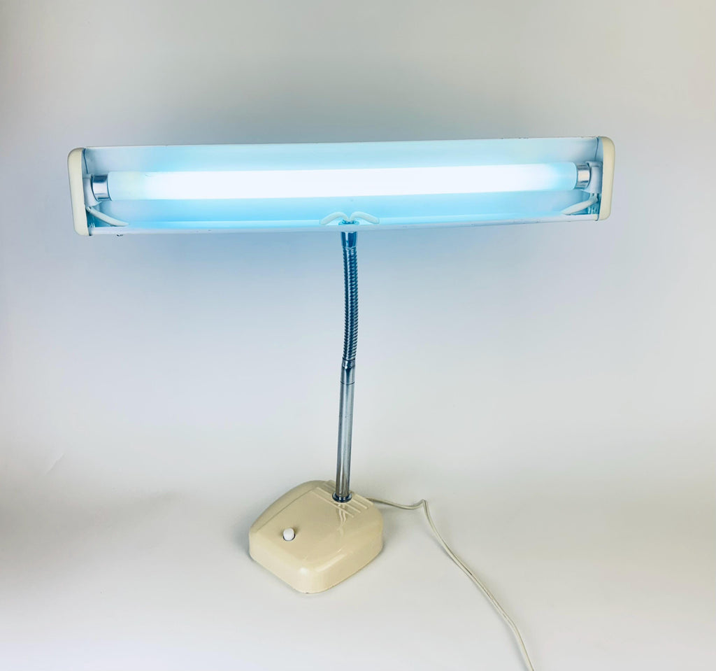 Product image for 'vintage beige metal task study table lamp flexible silver metal gooseneck' (view 277ff9)