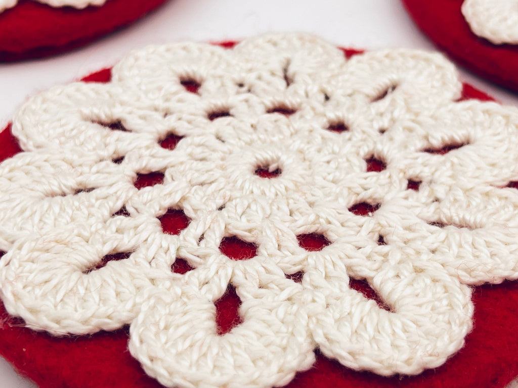 Product image for 'vintage handmade red white fabric christmas coaster set set of six 6' (view f2fdb8)