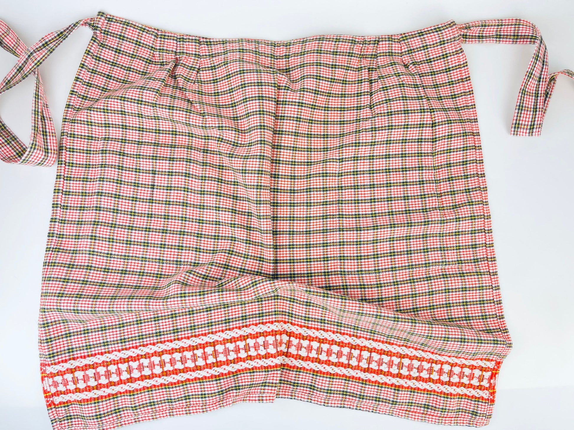 Product image for 'vintage red white plaid dual pocket waist apron' (view edea97)