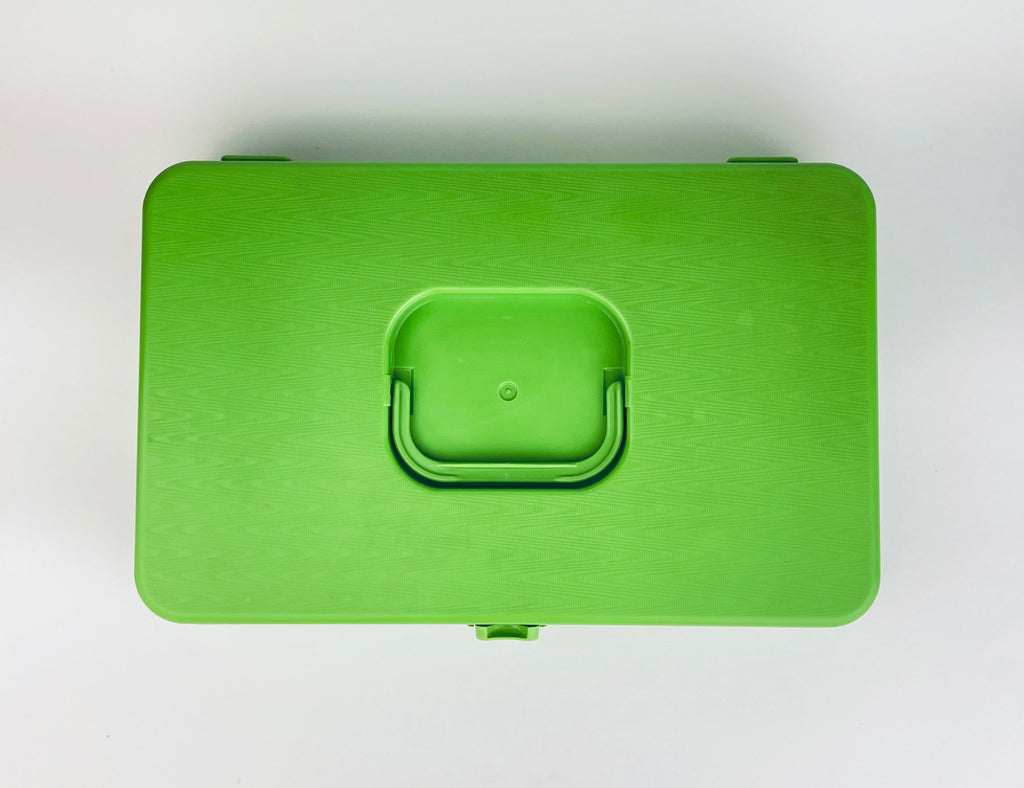 Product image for 'vintage wilson wil hold sewing box medium avocado green swirl pattern with plastic organizers handle' (view f83be5)
