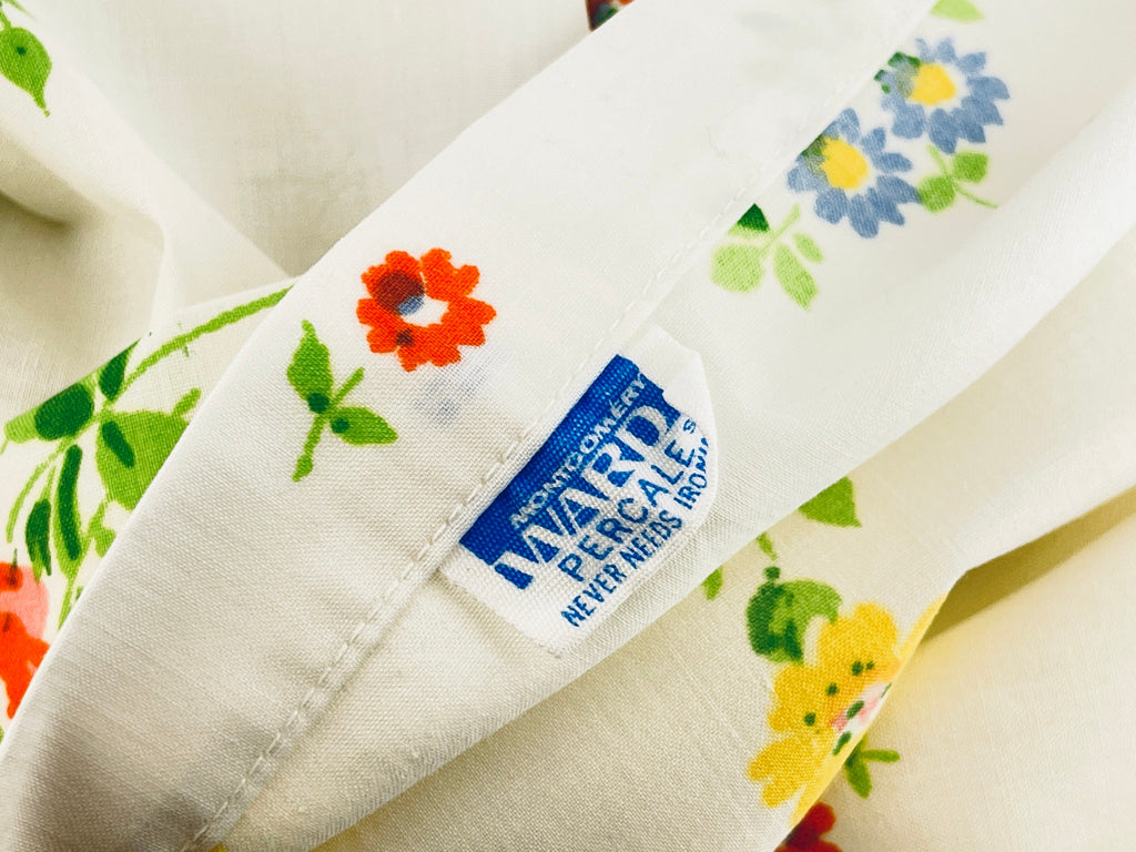 Product image for 'vintage 1970s montgomery ward floral twin double flat sheet made in canada' (view 5a5af1)