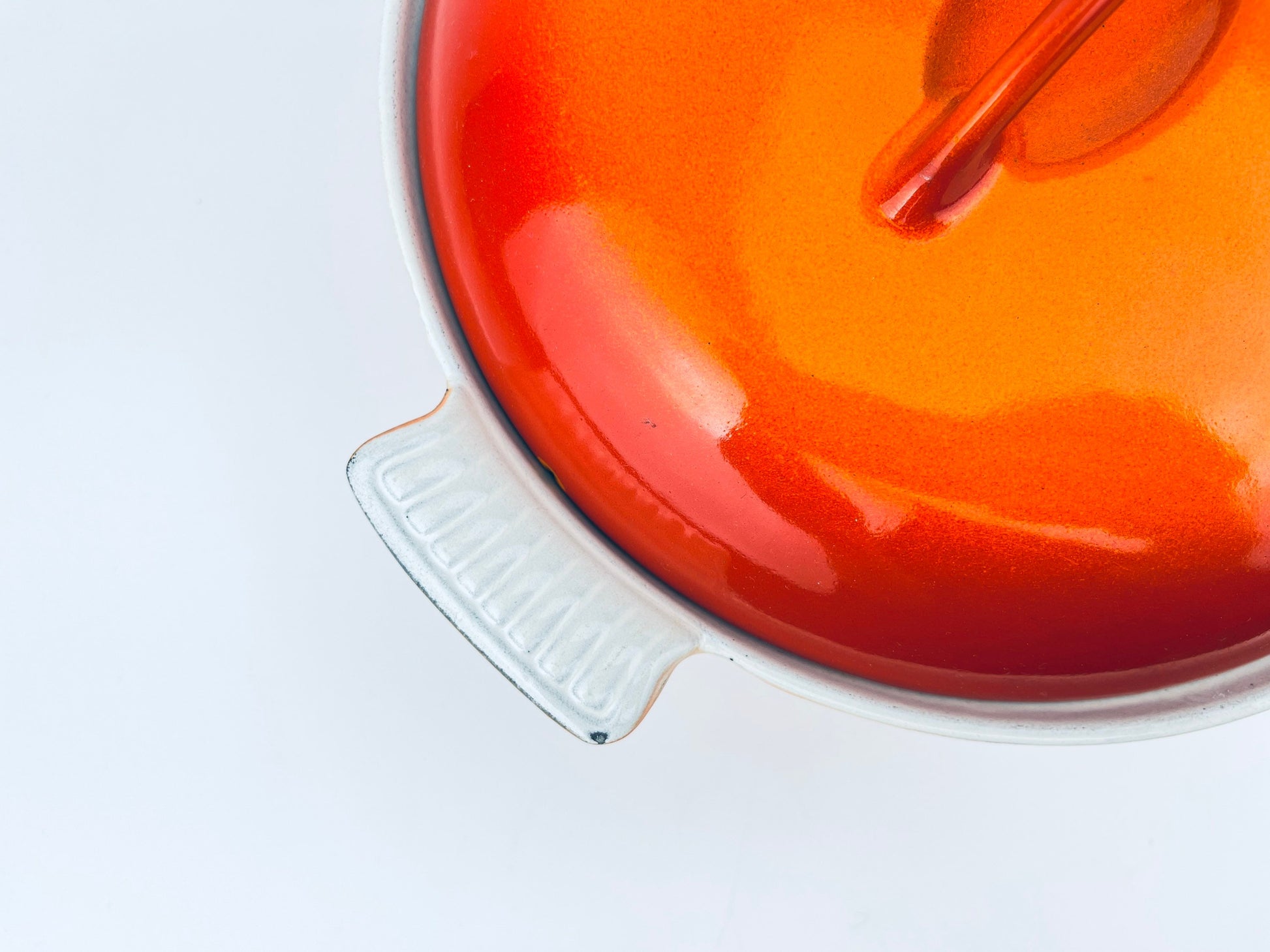 Product image for 'vintage descoware cast iron circular dutch oven ombre orange enamelled m 17 d 22 made in belgium' (view fc75c5)