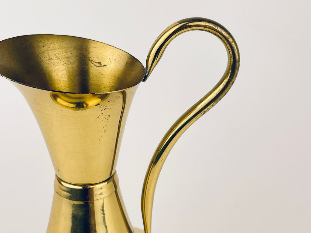 Product image for 'vintage lombard brass watering can pitcher with handle attractive patina made in england' (view e2eca7)