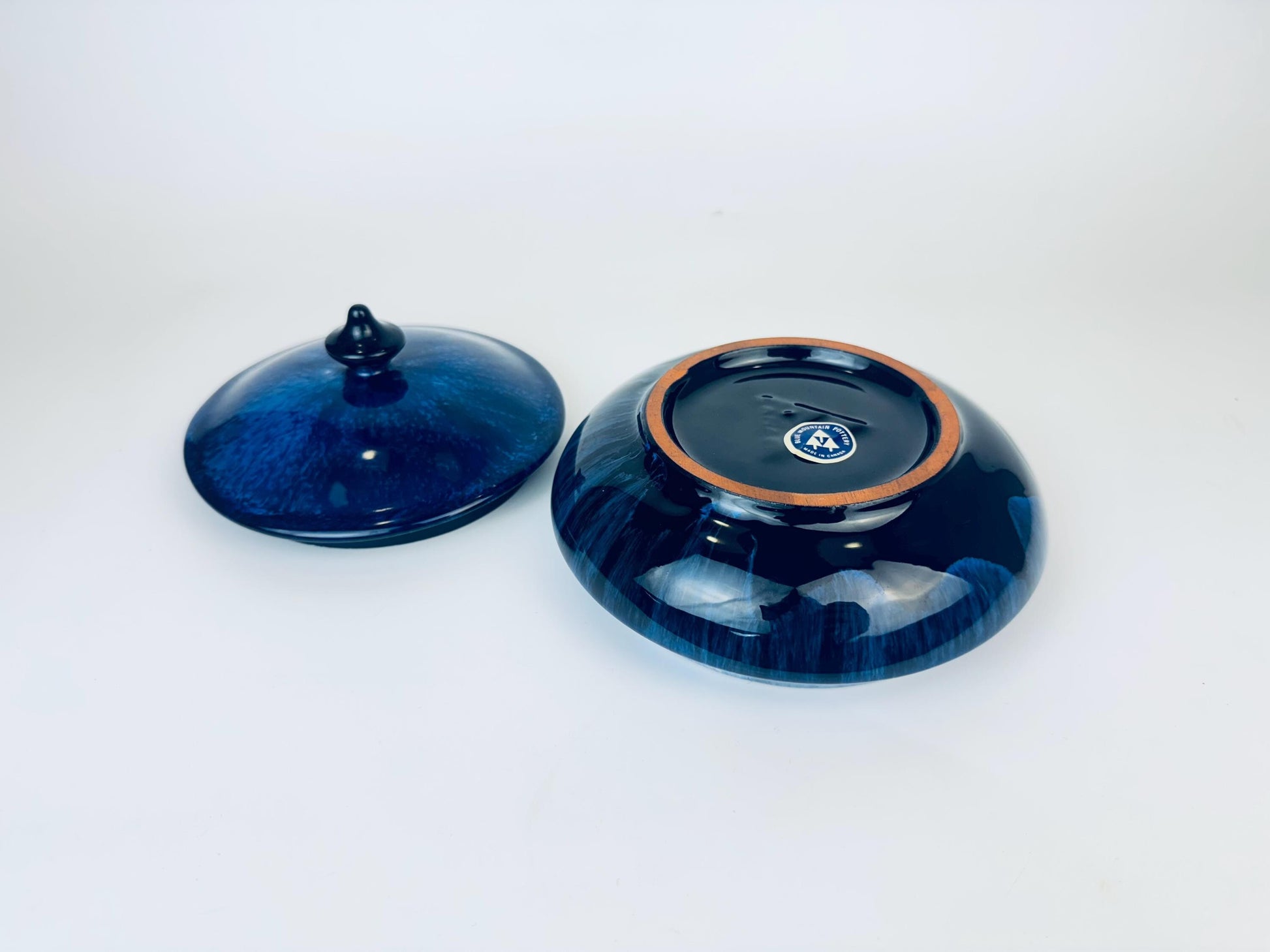 Product image for 'vintage blue drip glazed ceramic lidded obelisk bowl blue mountain pottery bmp made in canada' (view a10411)