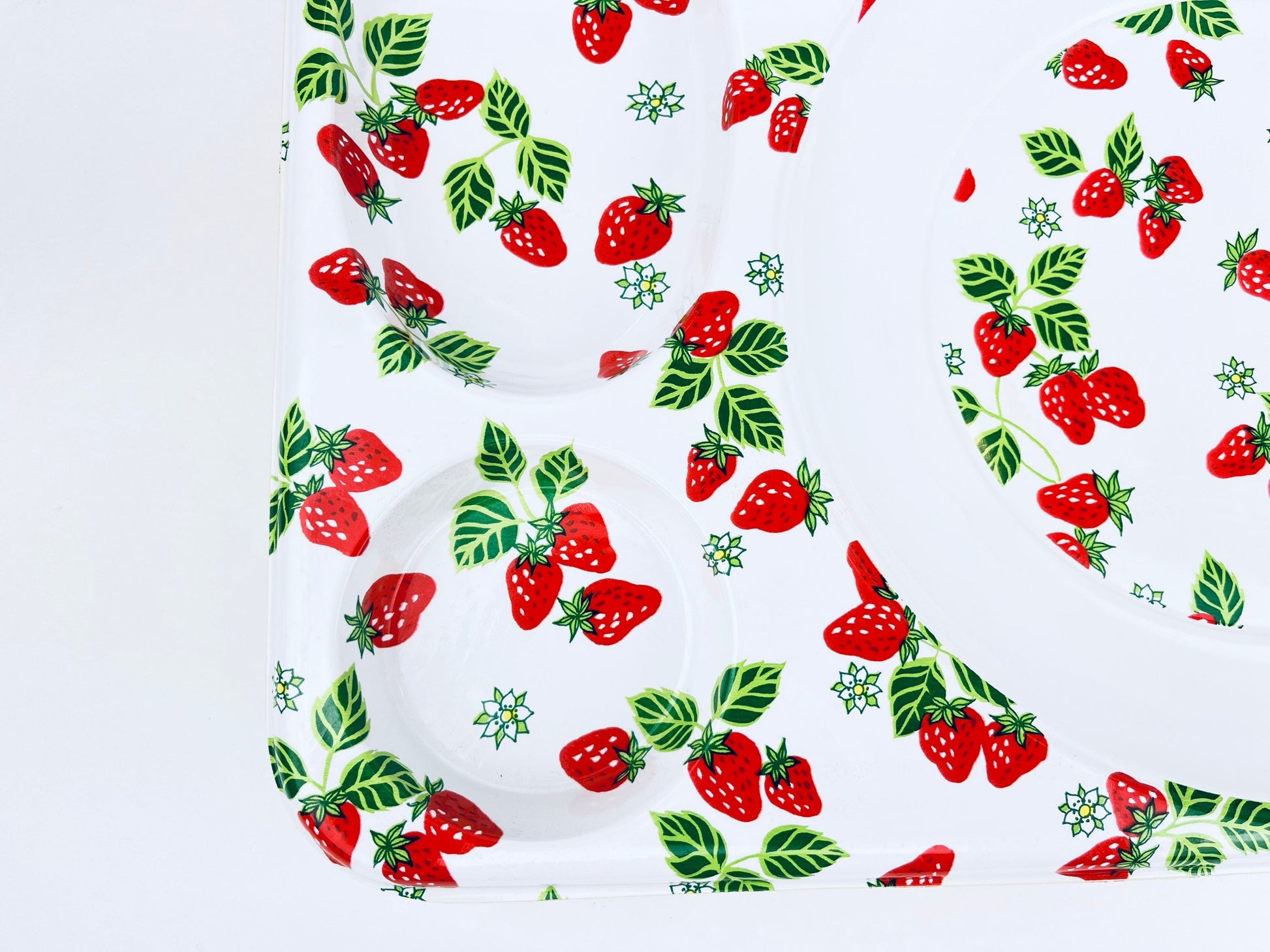 Product image for 'vintage strawberry fields tray retro picnic dining charm' (view 58cf5e)