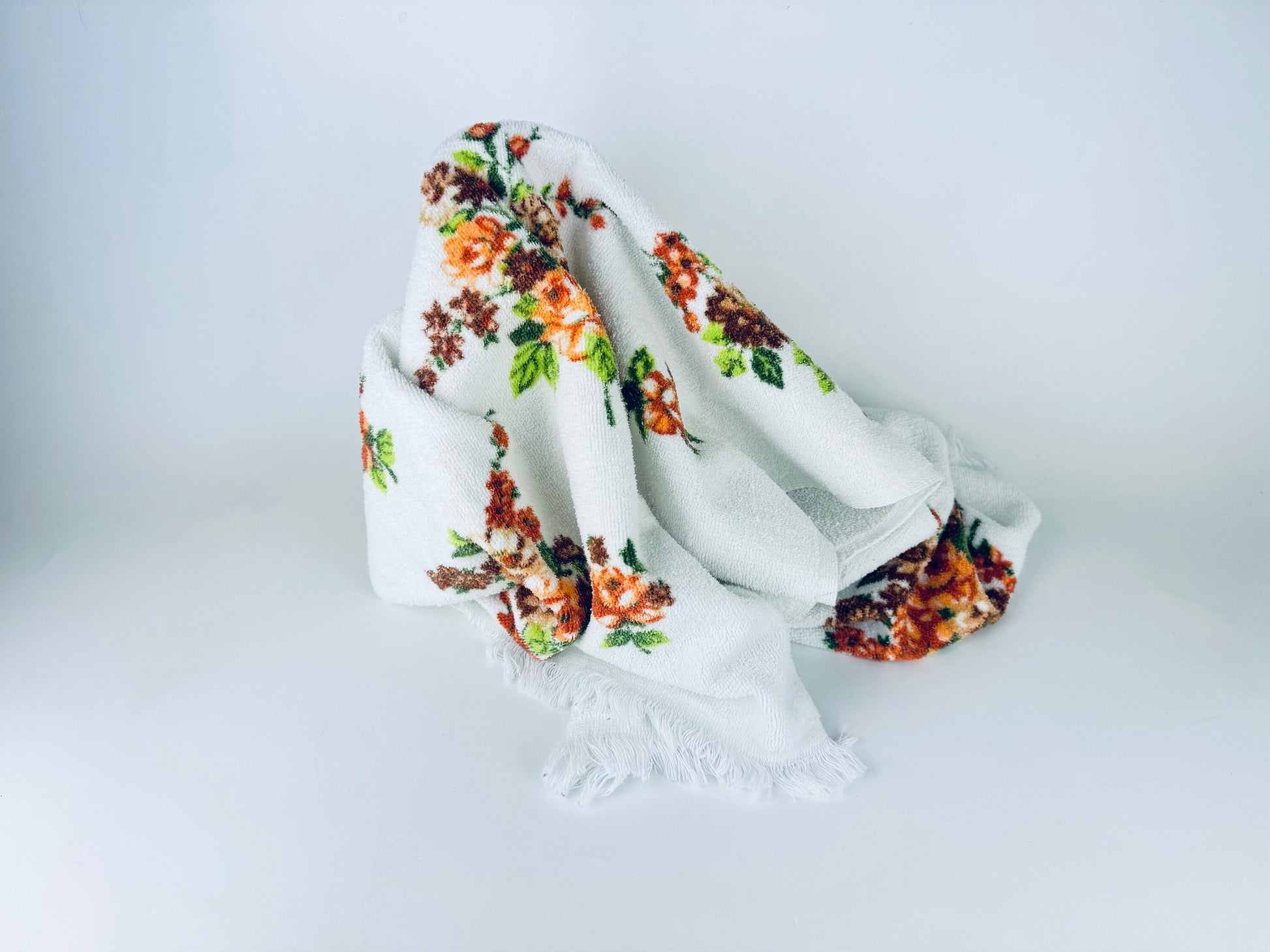 Product image for 'vintage orange floral fringe bath towel' (view b0395a)