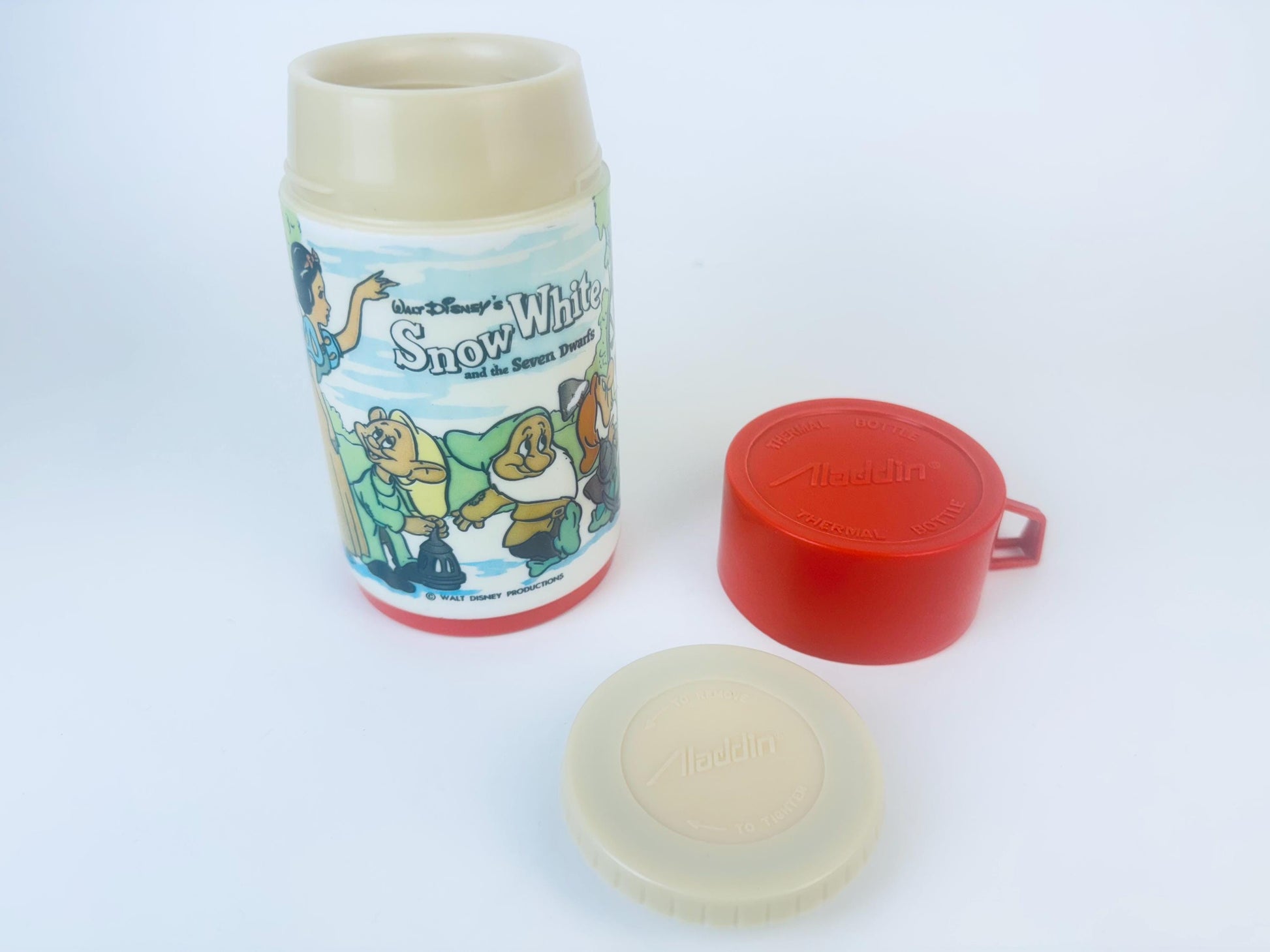 Product image for 'vintage snow white and the seven dwarfs aladdin thermos bottle keeps hot keeps cold made in canada' (view 8a02fb)