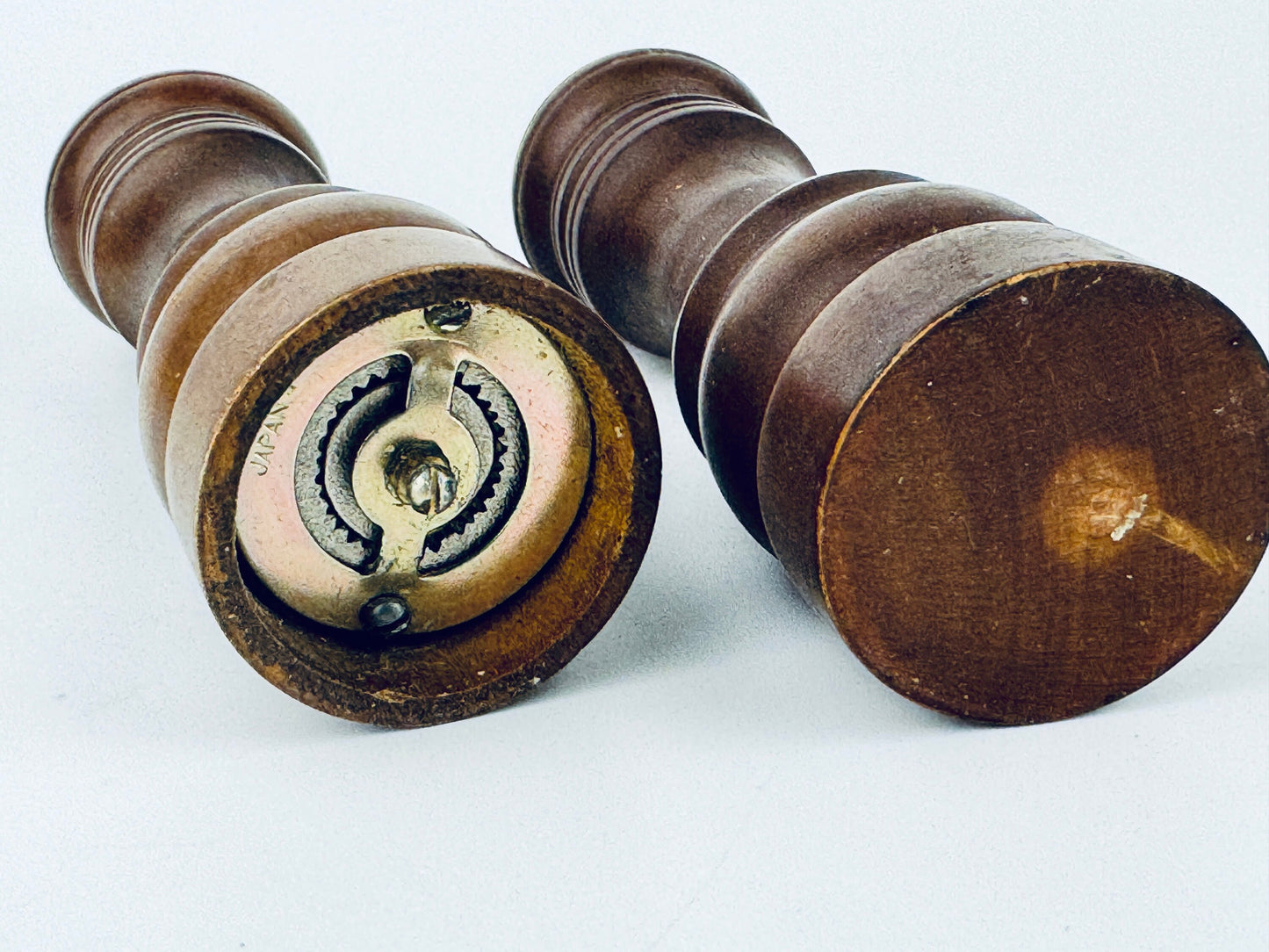 Product image for 'vintage wood salt shaker pepper grinder set of two 2 made in japan' (view c7b26b)