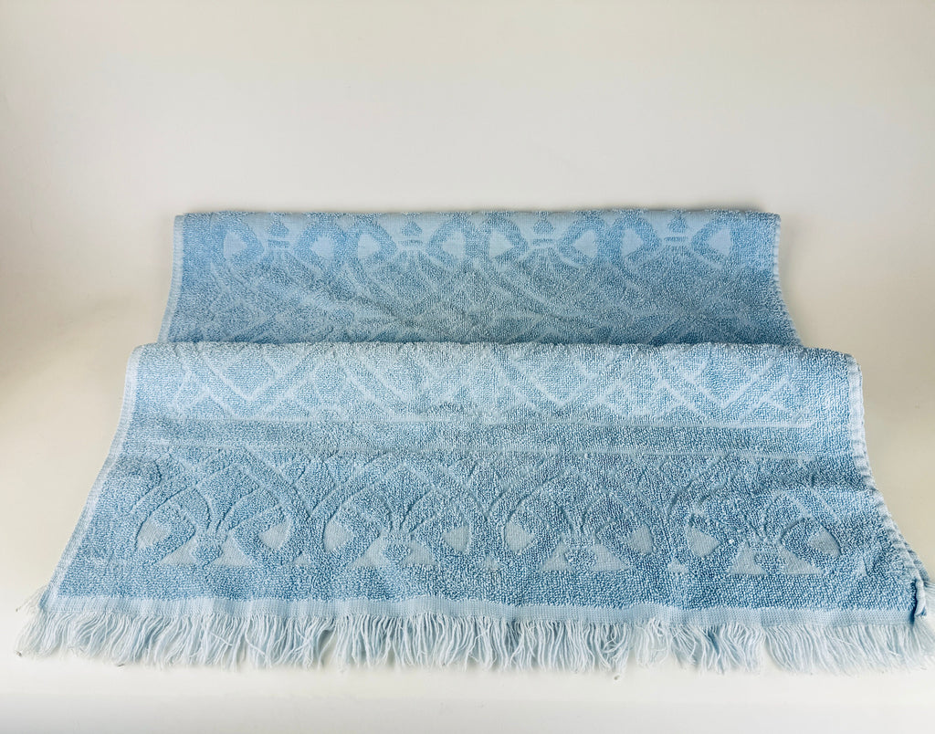 Product image for 'vintage blue textured fringe rectangular bath towel cotton polyester blend made in canada' (view 356052)