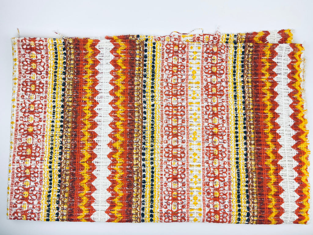Product image for 'vintage groovy daisy flower power thick woven cotton polyester blend fabric' (view 3e9f29)