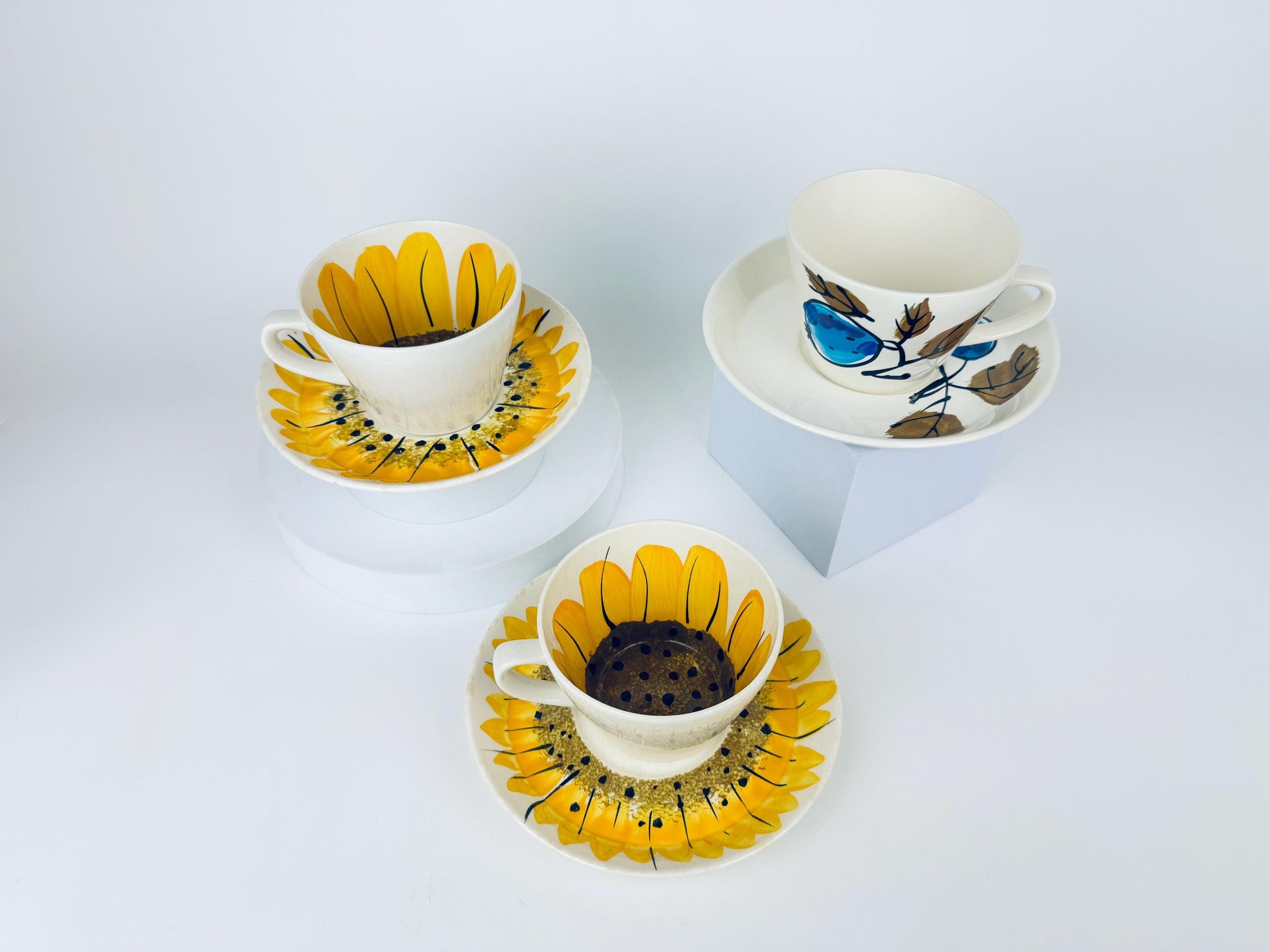 Product image for 'vintage vera jamaica hand painted mug saucer set 1960s pottery sunflower or plum design island worcester ceramic tableware' (view eec74b)