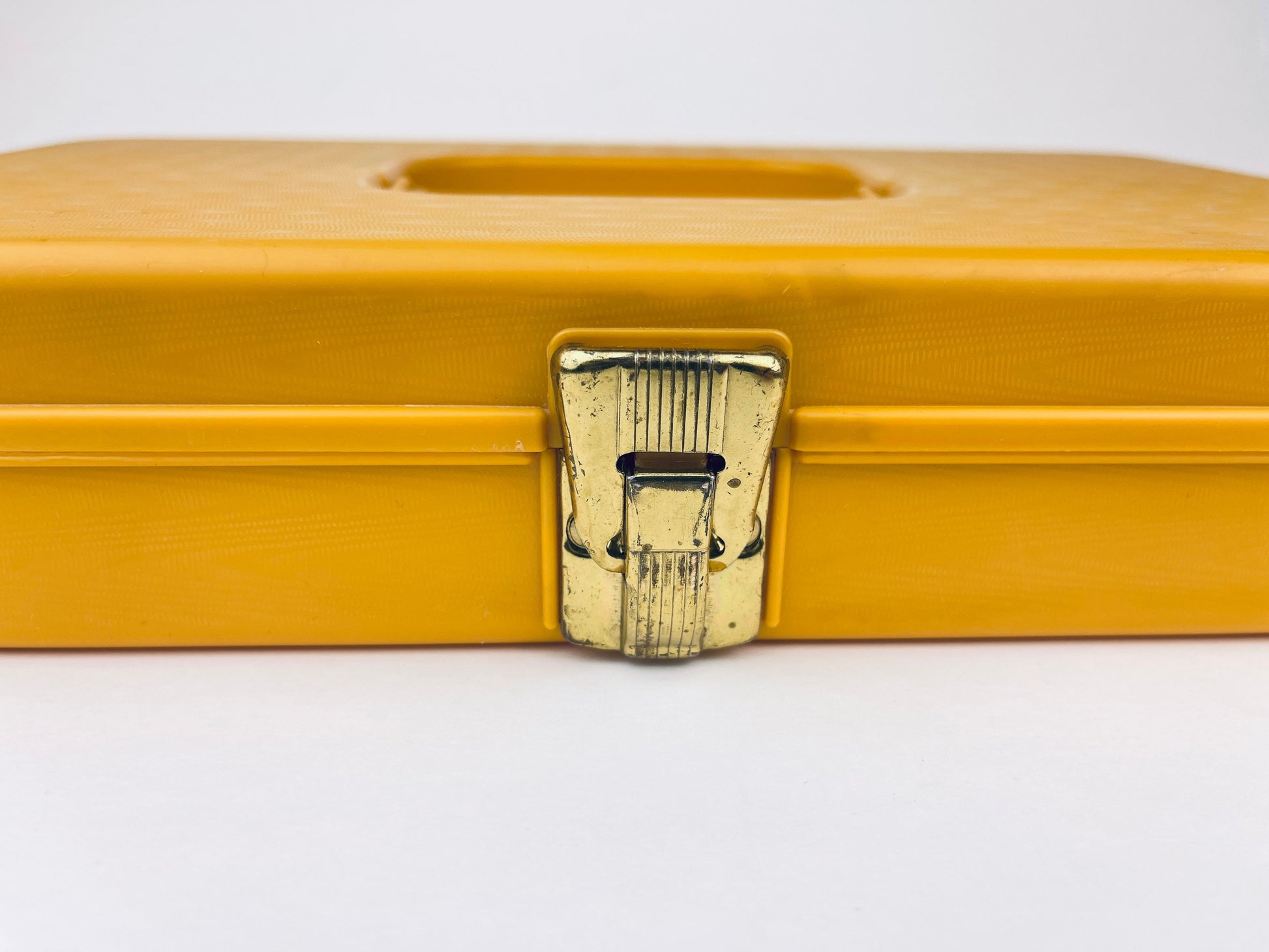 Product image for 'vintage wilson wil hold sewing box mustard yellow swirl pattern with plastic organizers handle' (view 1c479f)