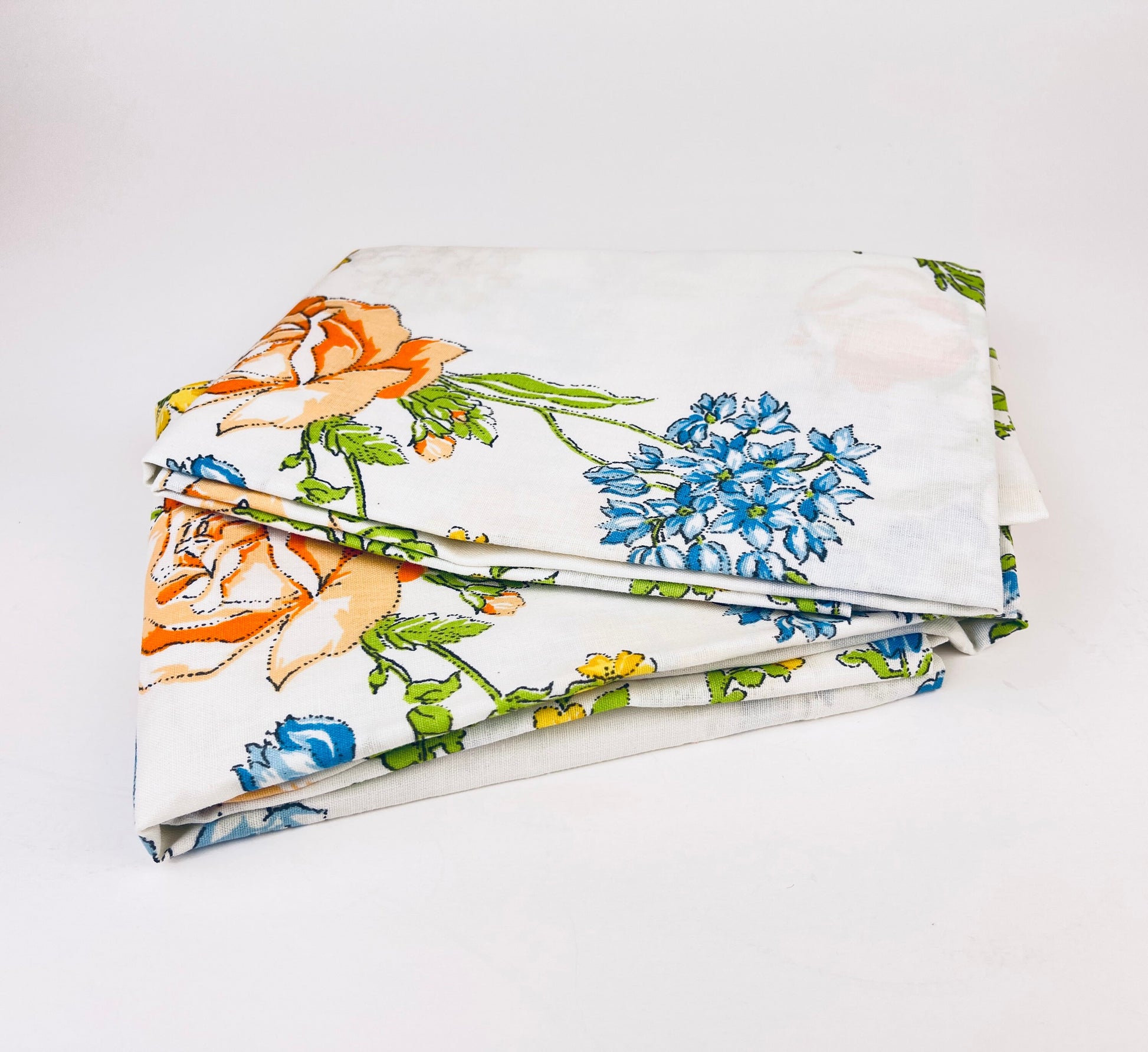 Product image for 'vintage elegance standard floral pillow cases set of two 2 50 50 cotton polyester blend made in canada new old stock nos' (view daea35)