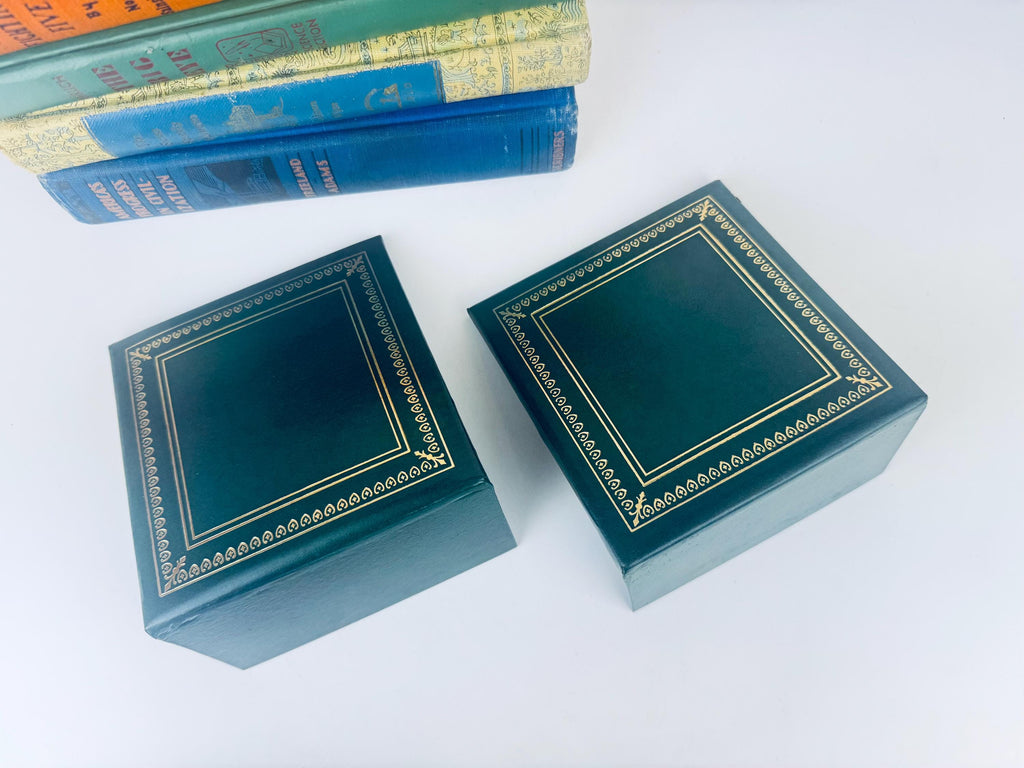 Product image for 'vintage forest green gold detail book ends set of two 2' (view ac69f7)