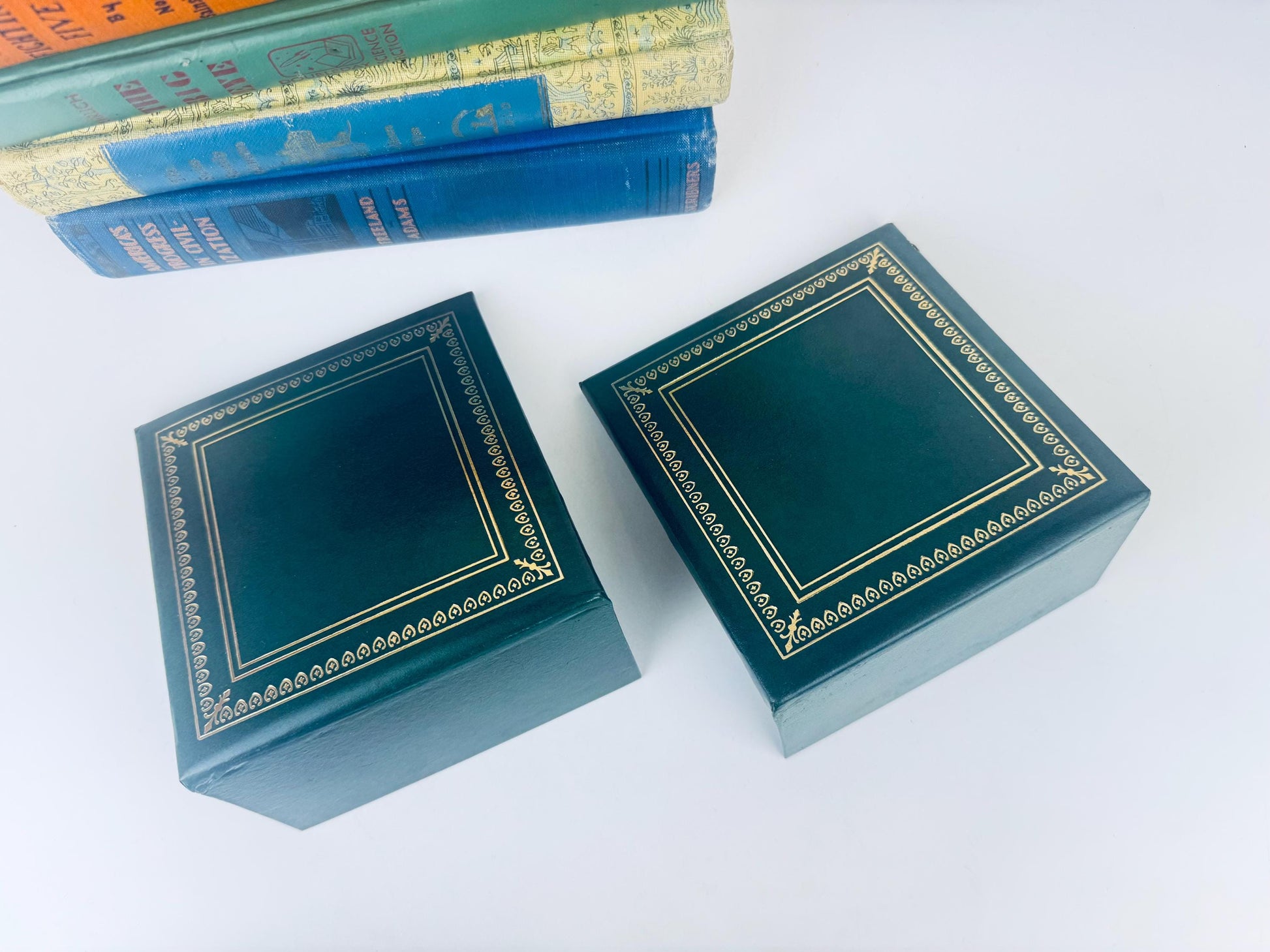 Product image for 'vintage forest green gold detail book ends set of two 2' (view ac69f7)