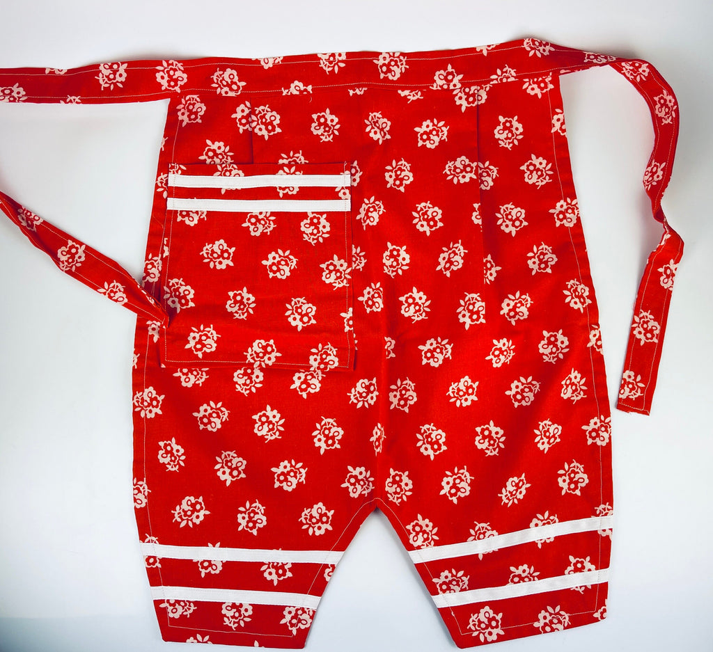 Product image for 'vintage red white floral pantaloon pleated pocket waist apron handmade' (view 6c63ed)