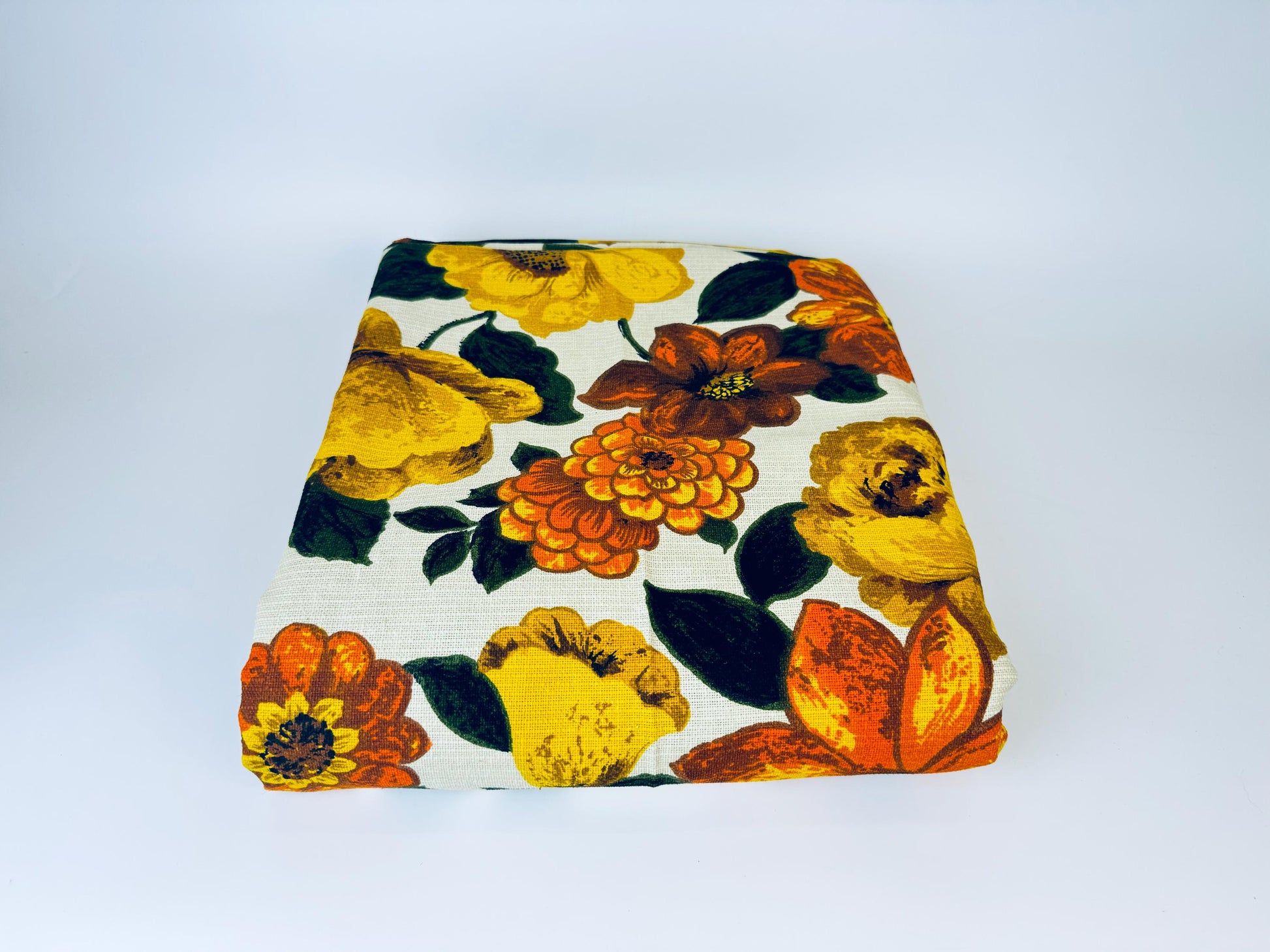 Product image for 'vintage bright large floral print upholstery fabric material 52 x 186' (view 24a4f7)