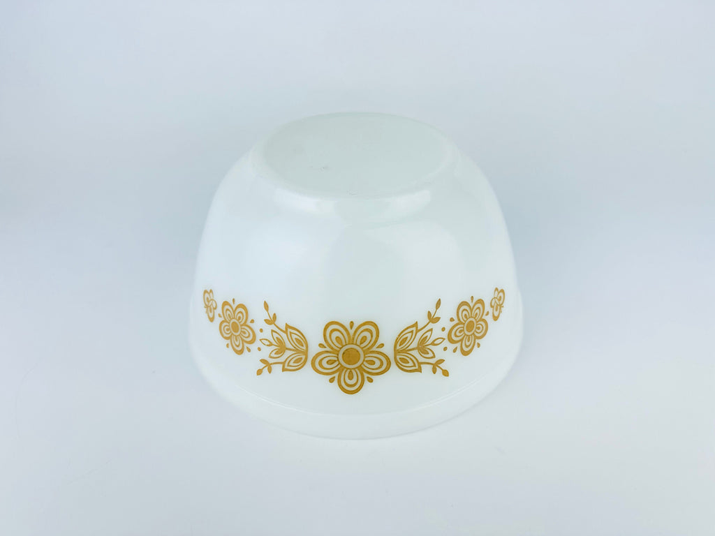 Product image for 'vintage white gold butterfly gold pyrex mixing bowl 402 1 5 qt 1 5 l' (view 36b9c3)