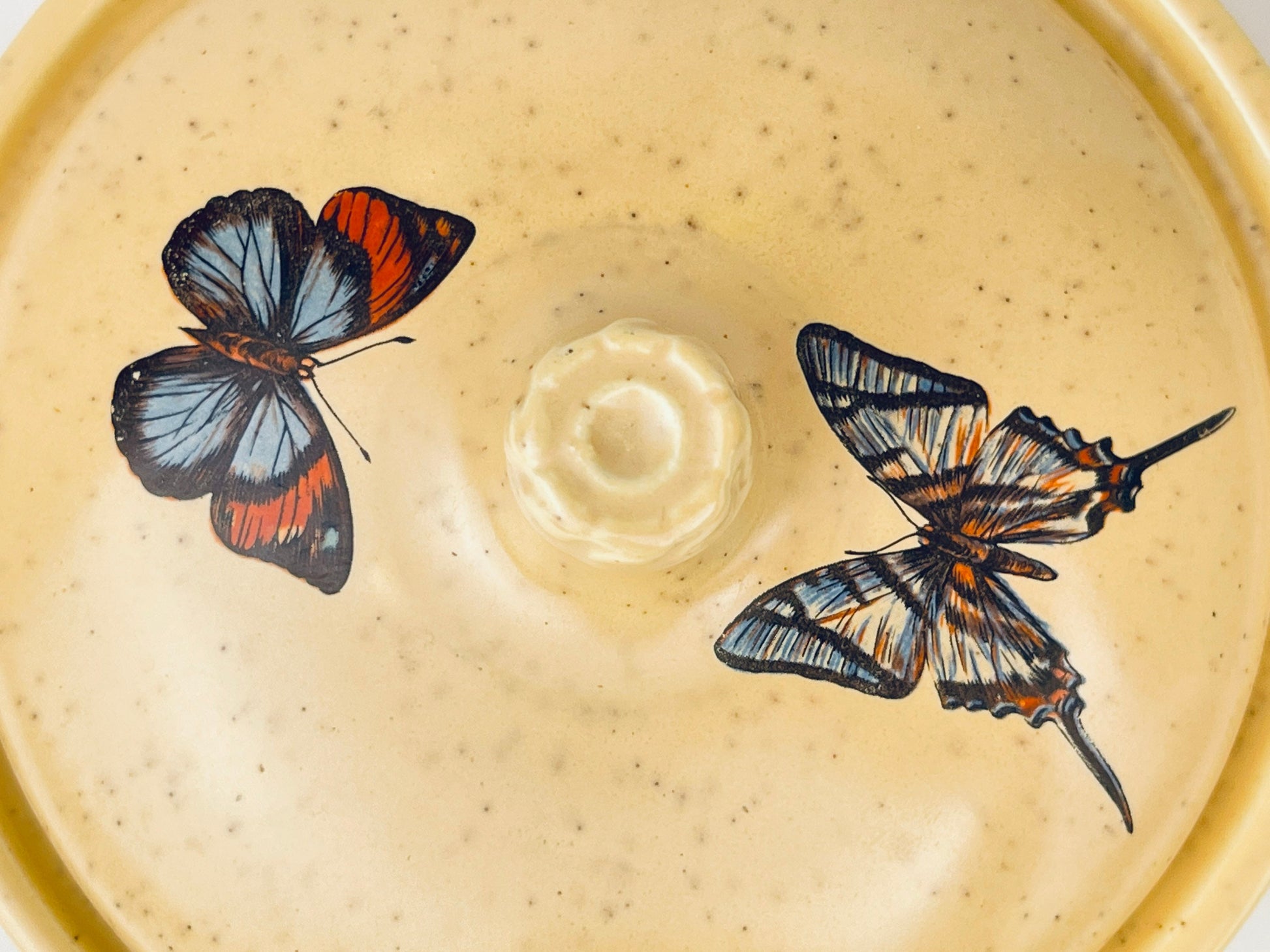 Product image for 'vintage treasure craft butterfly covered dish speckle pattern made in usa' (view b32e31)