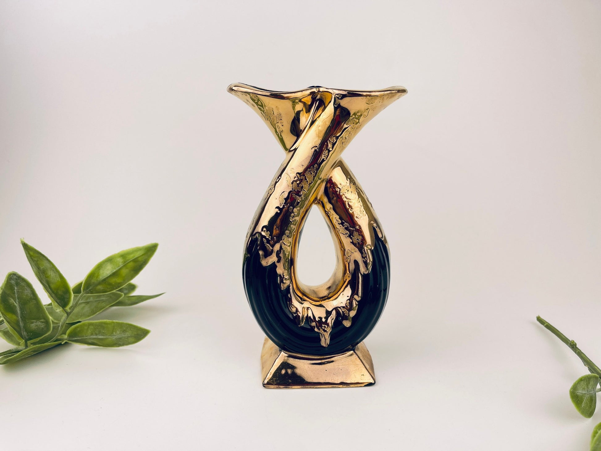 Product image for 'vintage savoy weeping 24 kt gold lovers twist dual bud vase made in usa' (view d72be1)
