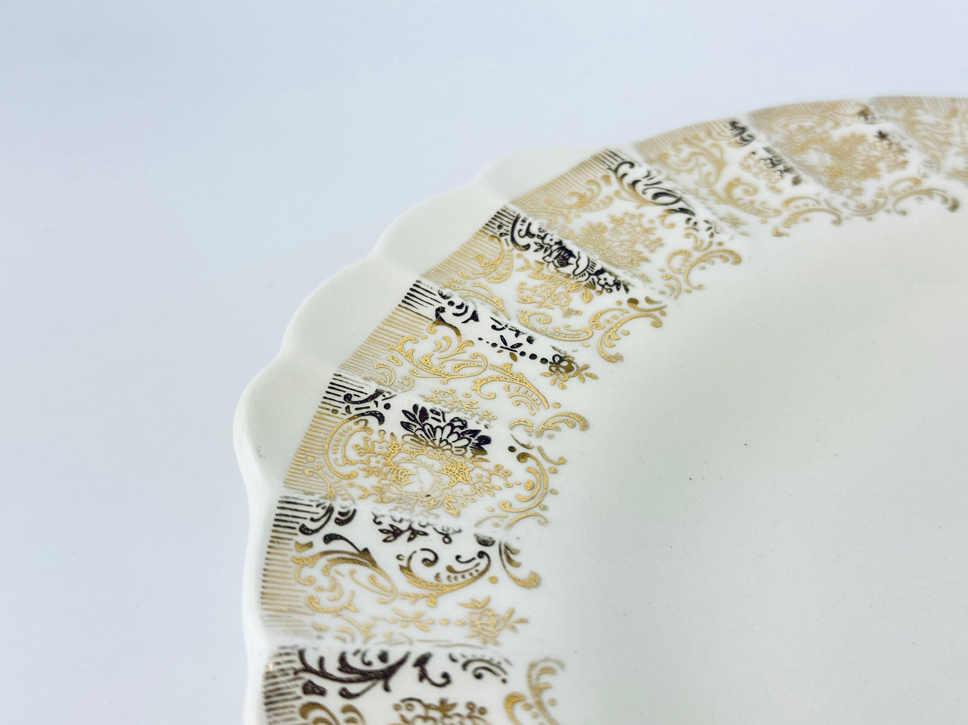 Product image for 'vintage limoges rosalie oval 22k gold floral serving tray platter scalloped design made in usa' (view 2f0370)