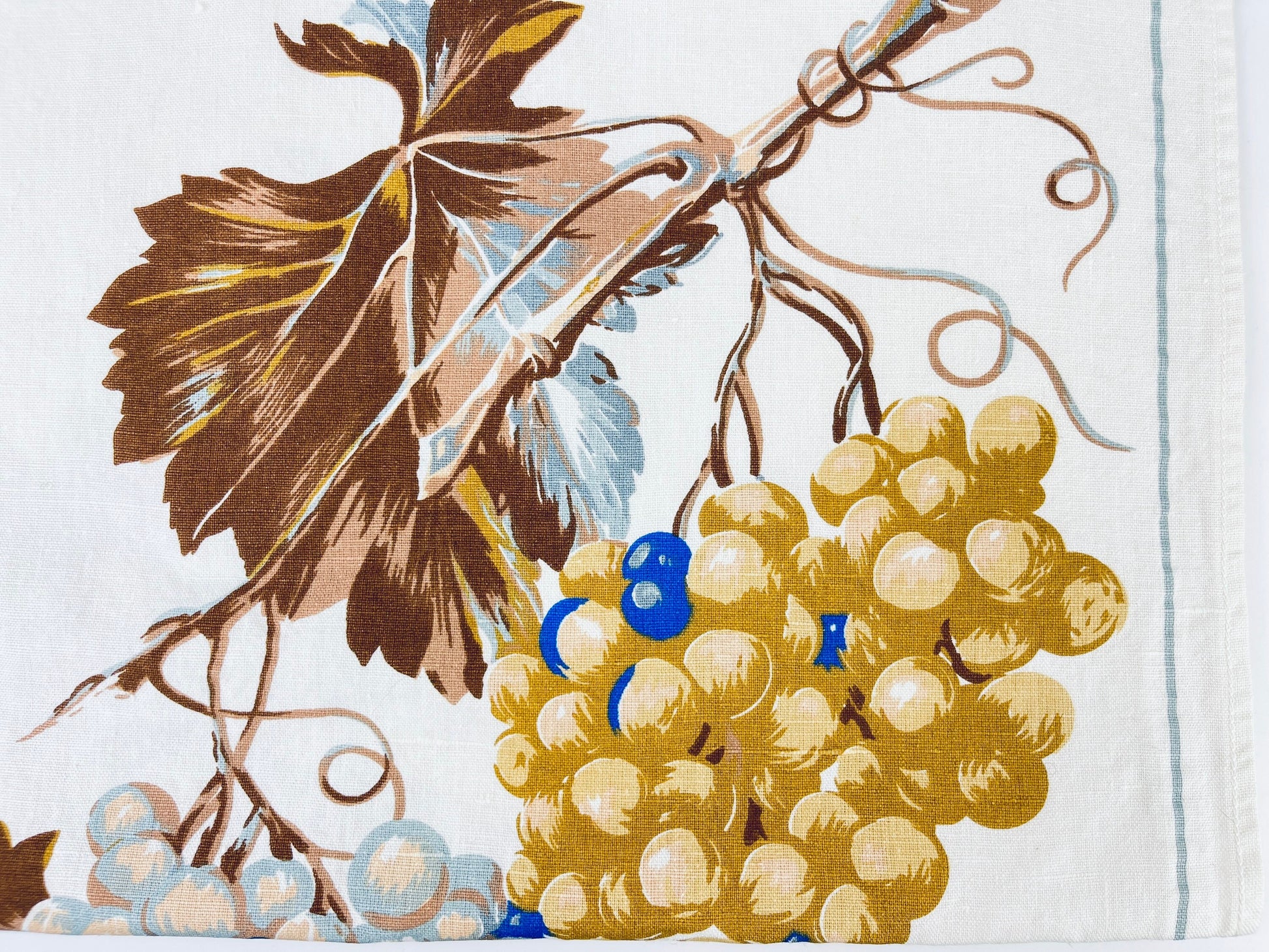 Product image for 'vintage wine grape cluster cotton linen tea towel kitchen towel' (view 4590e0)